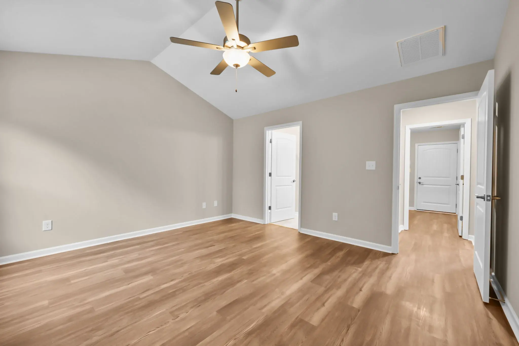 Ryan - Interior Photo 9