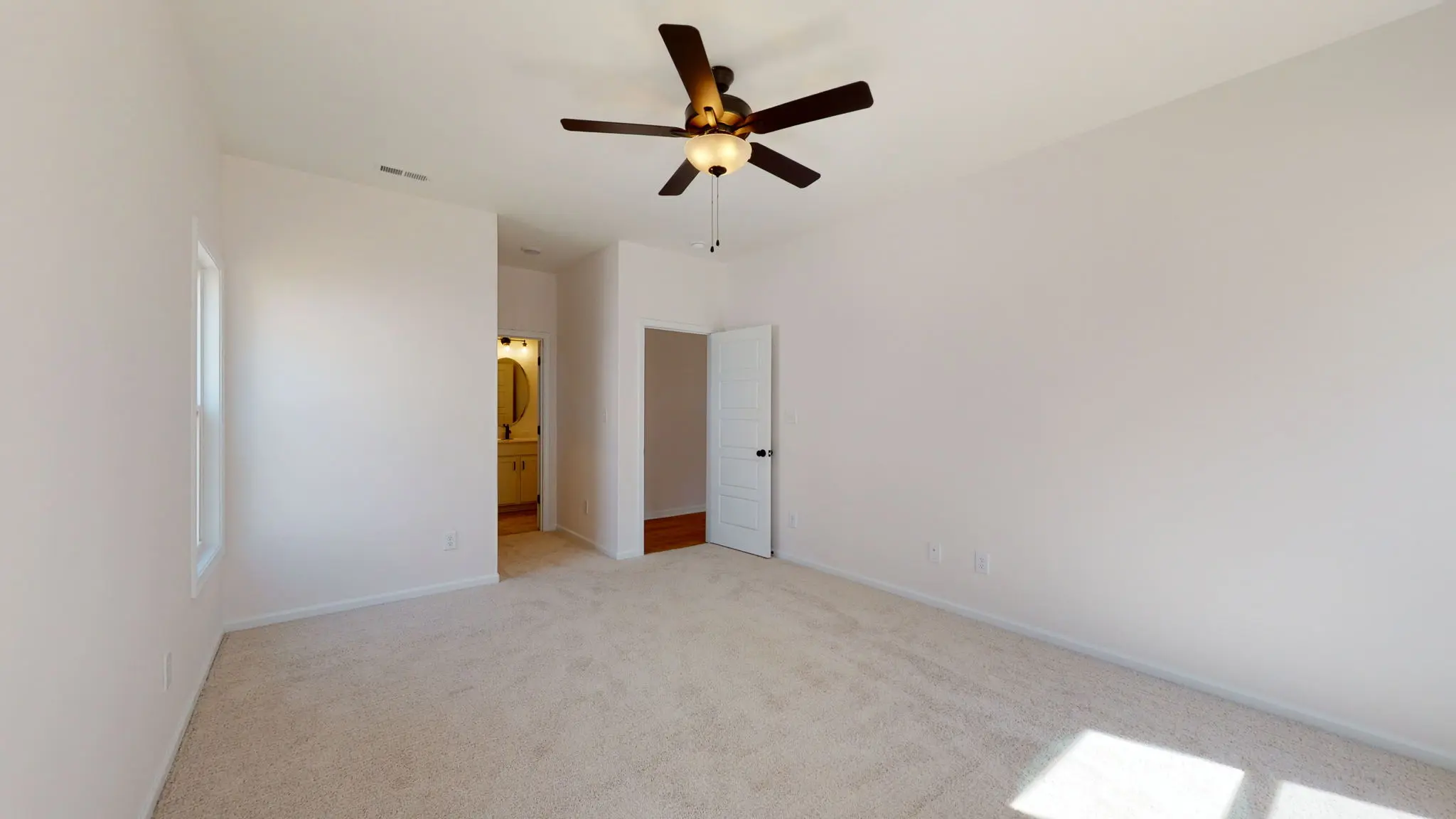 Catherine - Interior Photo 37