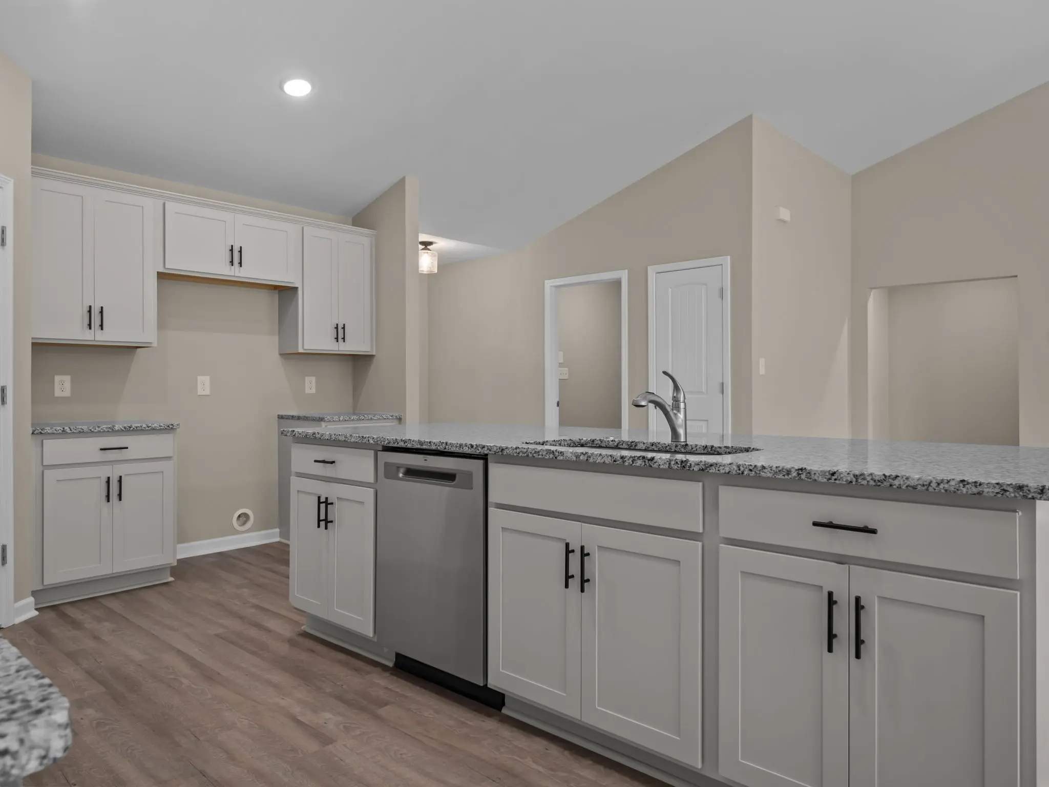 Mason - Interior Photo 20