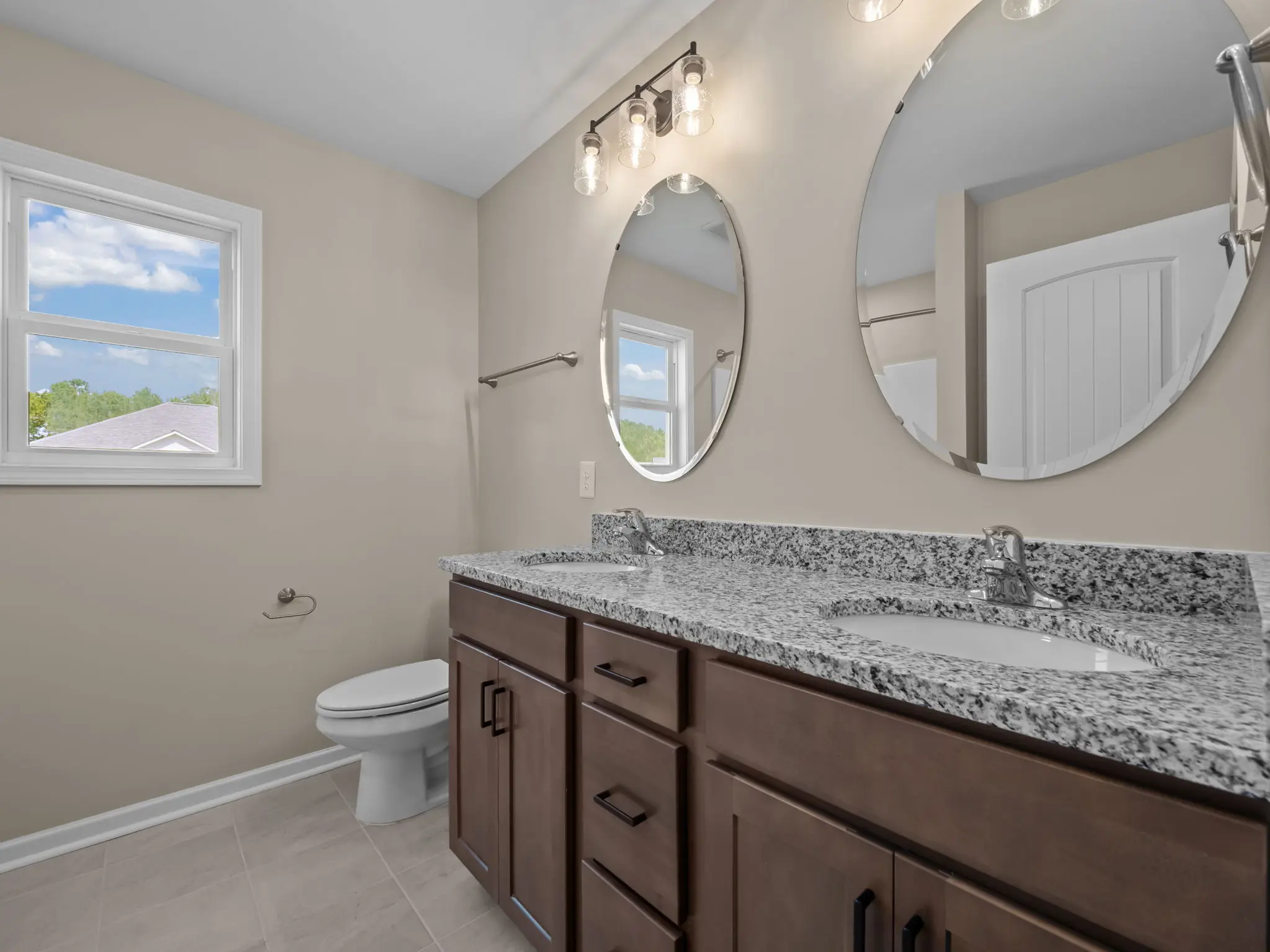 Mason - Interior Photo 22
