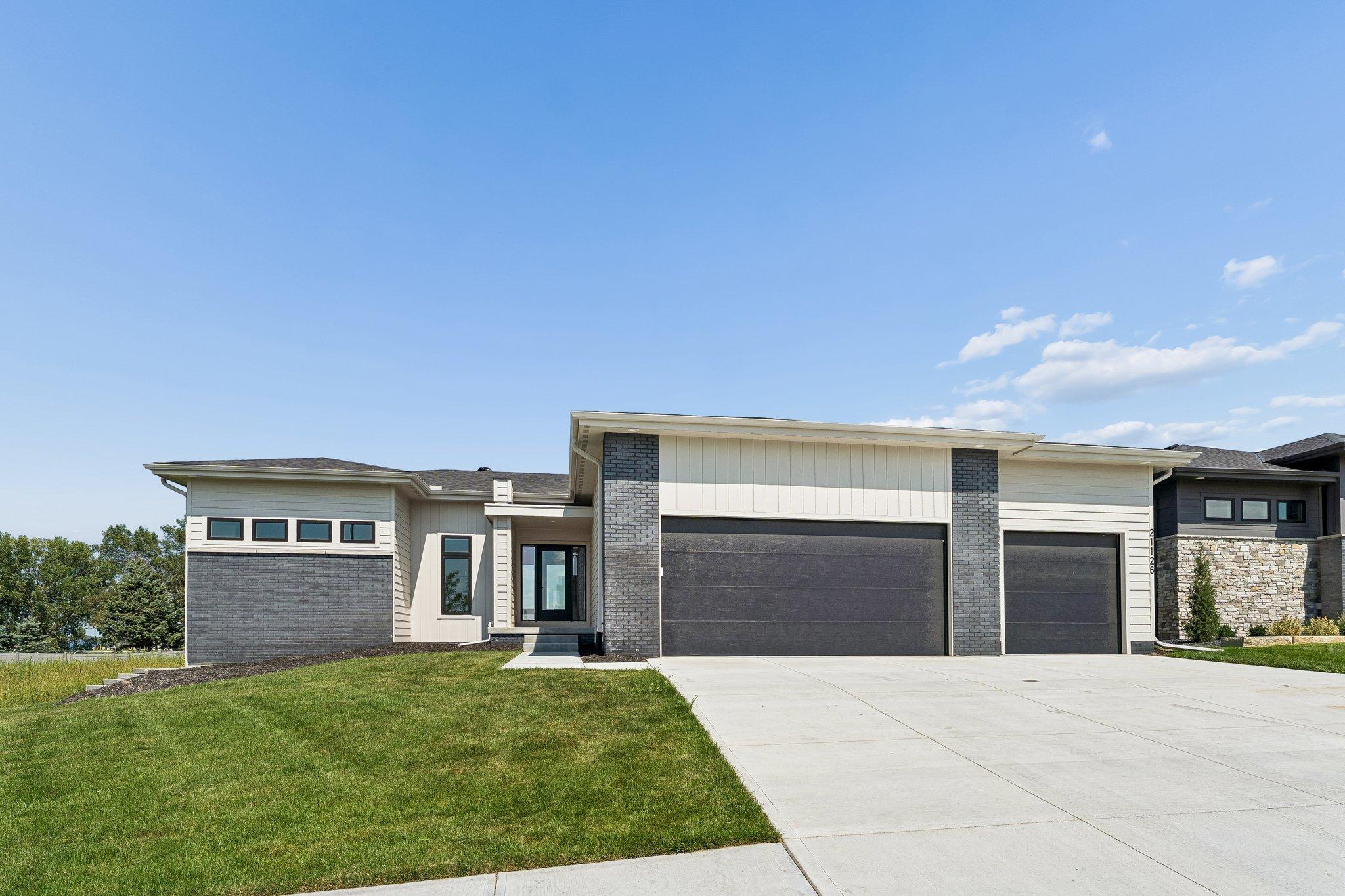 Thumbnail - 21126 Atwood Ave