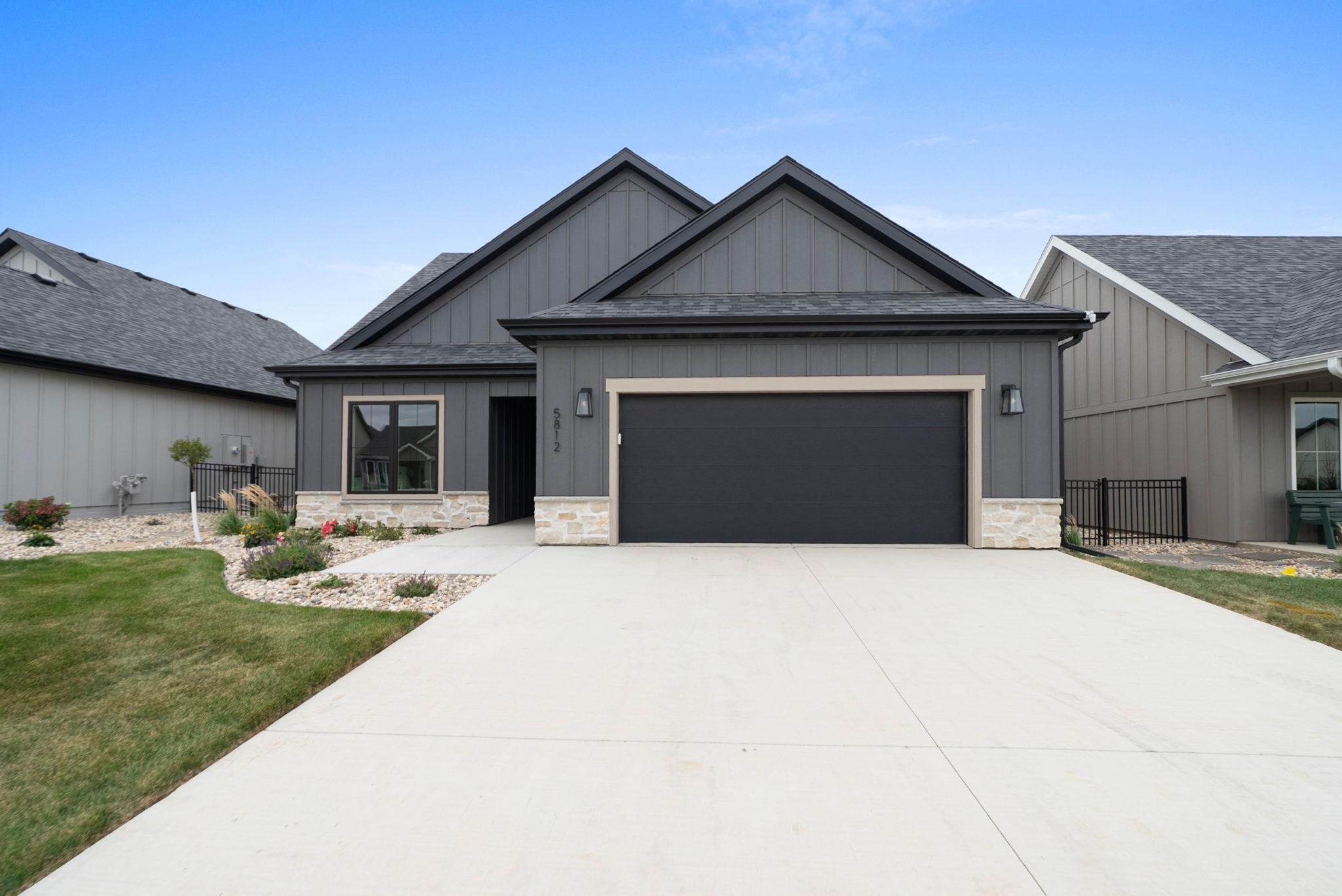 Thumbnail - 5812 E Rush St