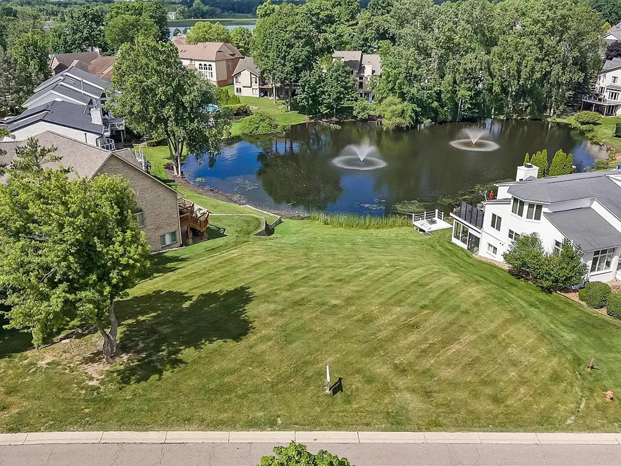 Thumbnail - 1062 Forest Bay Drive, Waterford Twp, MI 48328