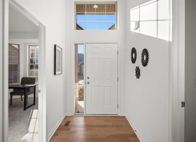 MI Bradbury - Interior Photo 4