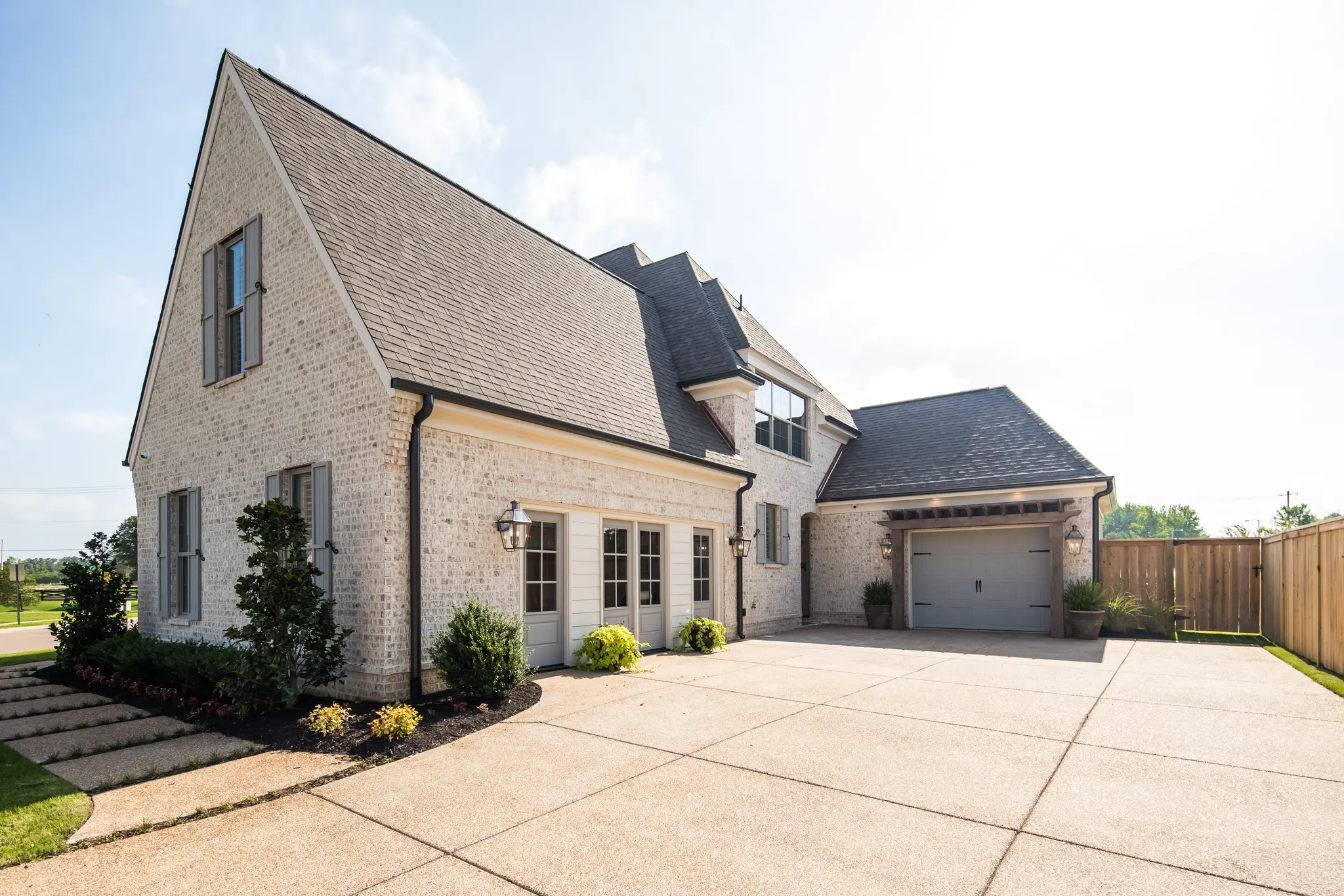 Woodbridge - Exterior Photo 6