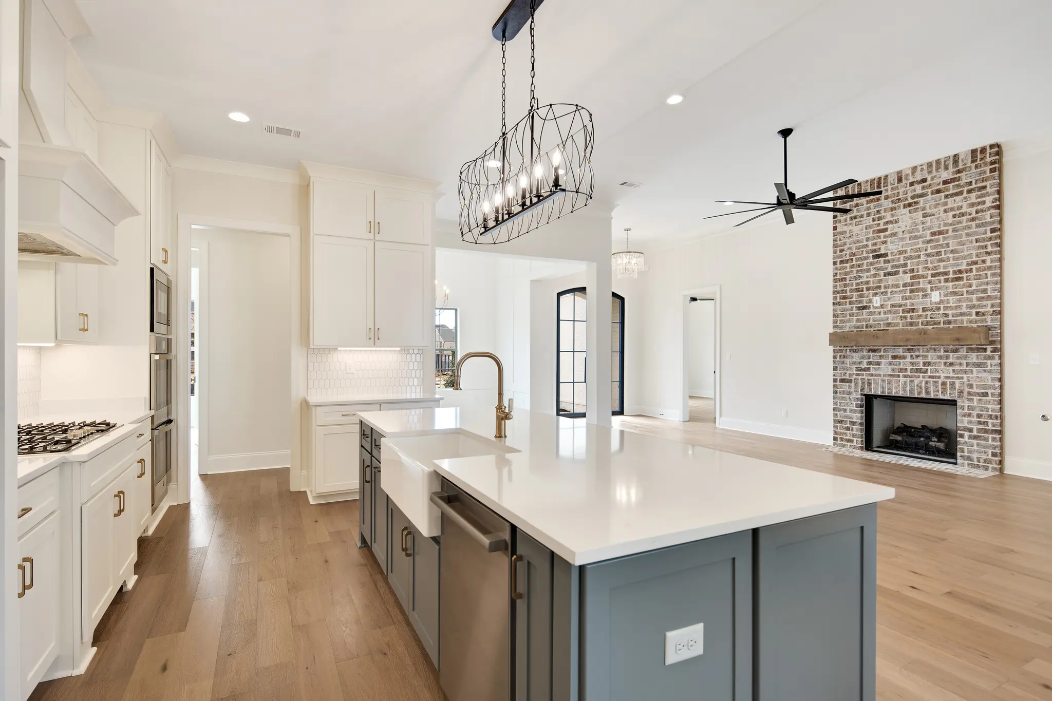 Angela Marie I - Interior Photo 16