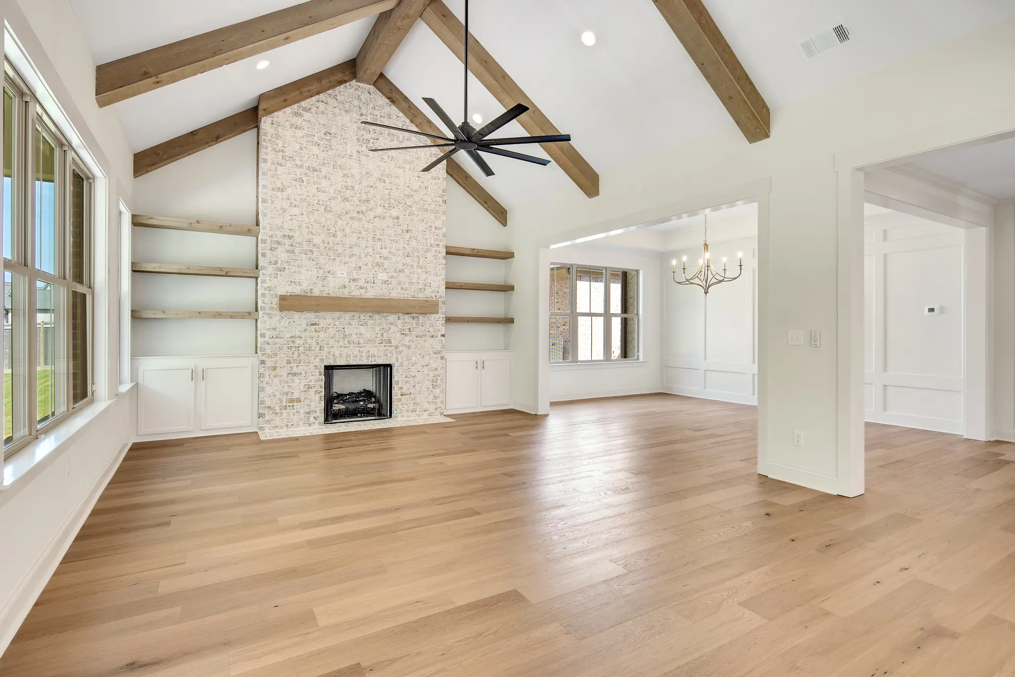 Classic Magnolia - Interior Photo 18