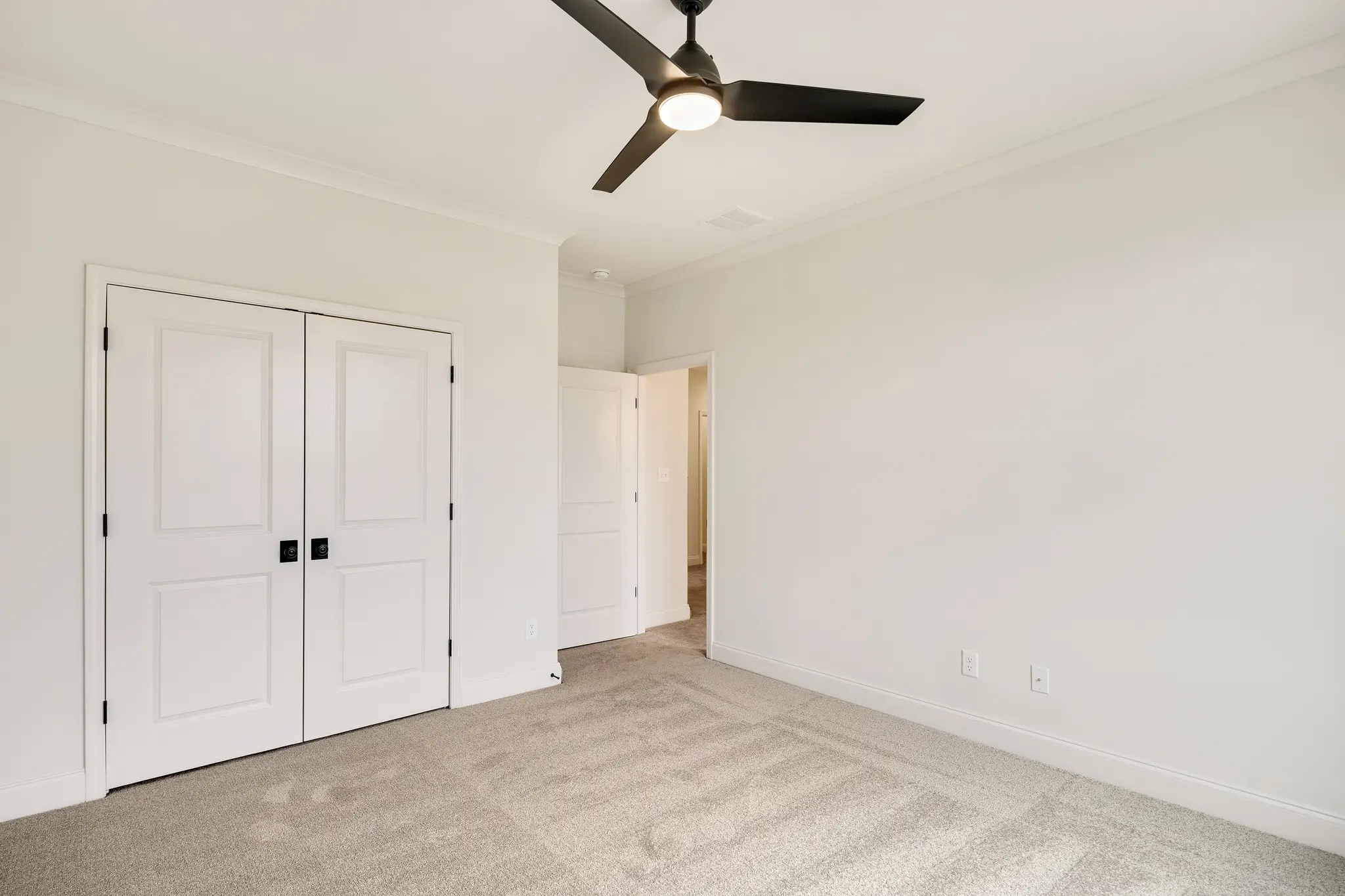 Ellis I - Interior Photo 32