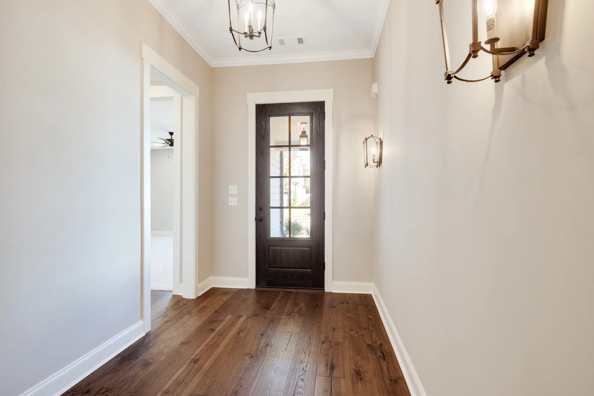 Classic Magnolia - Interior Photo 7