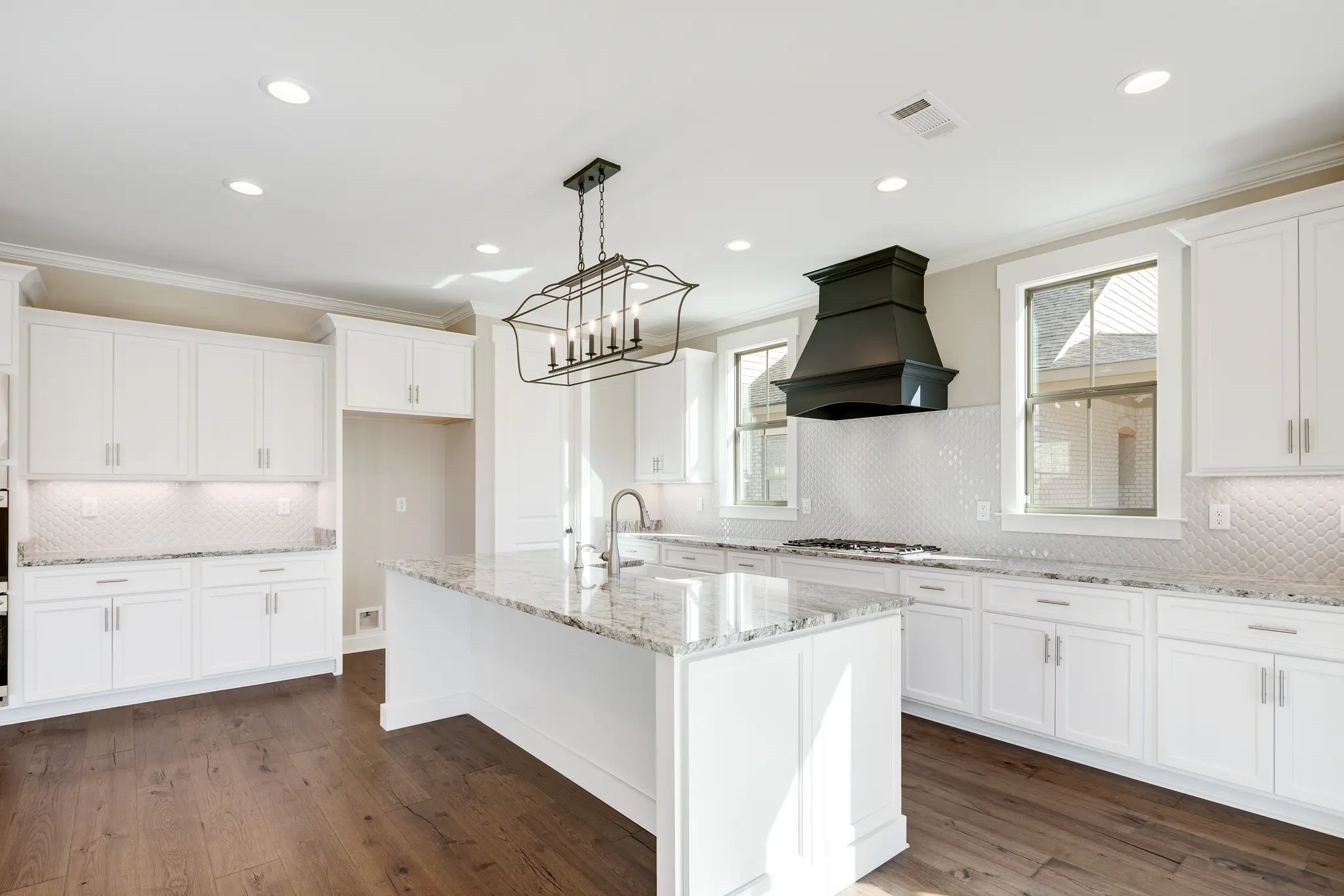 Classic Magnolia - Interior Photo 11