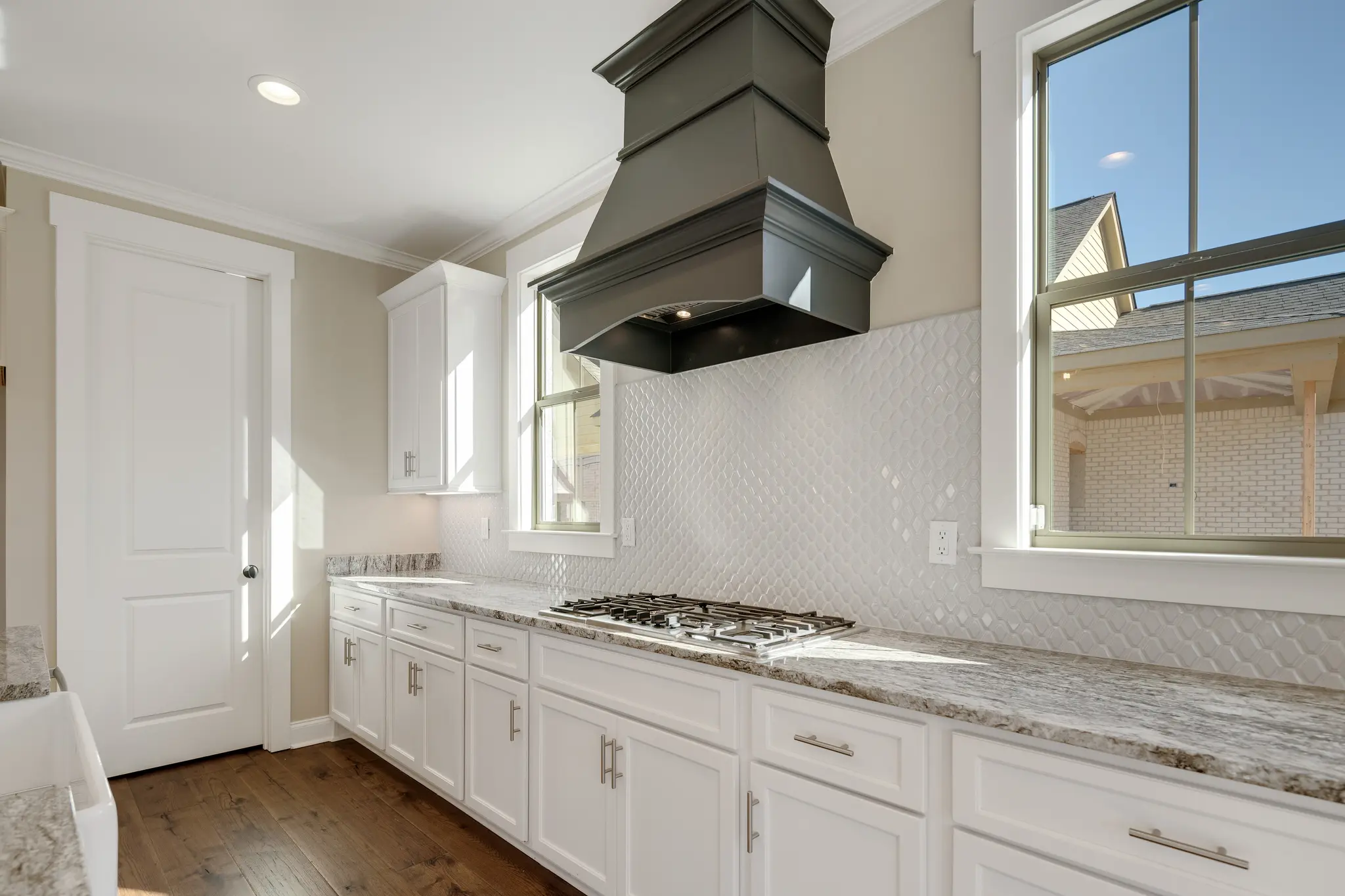 Classic Magnolia - Interior Photo 12