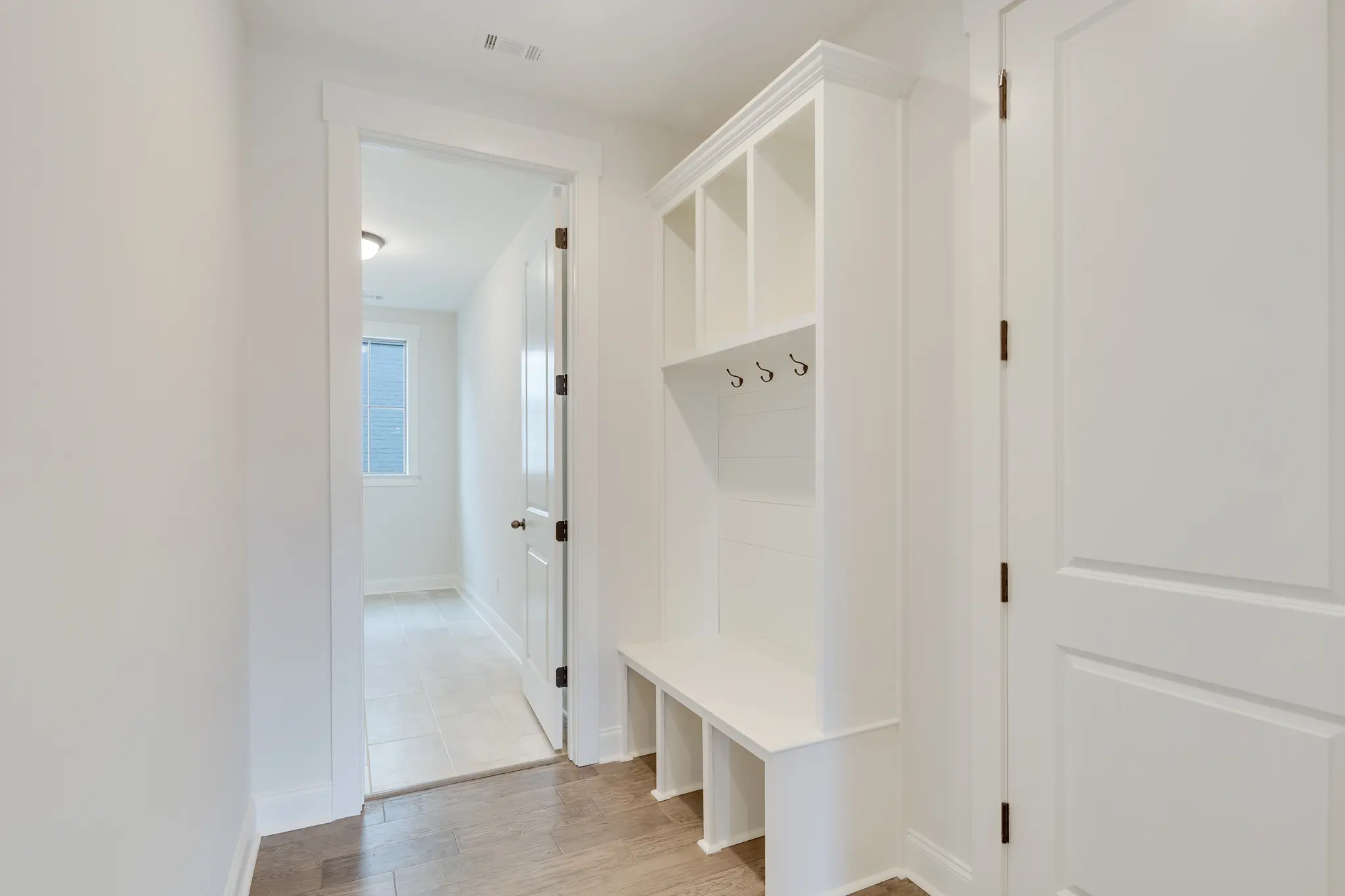 Cypress Farmhouse - Interior Photo 13