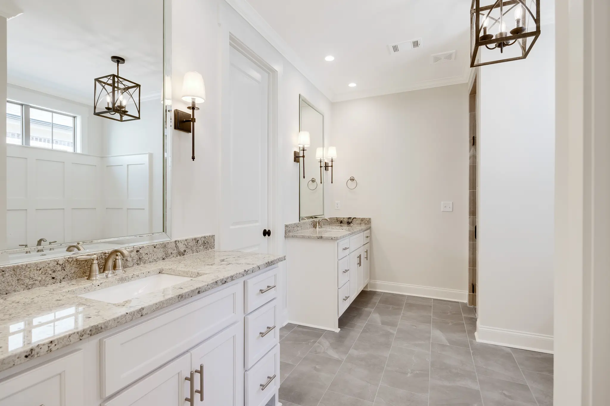 Classic Magnolia - Interior Photo 14