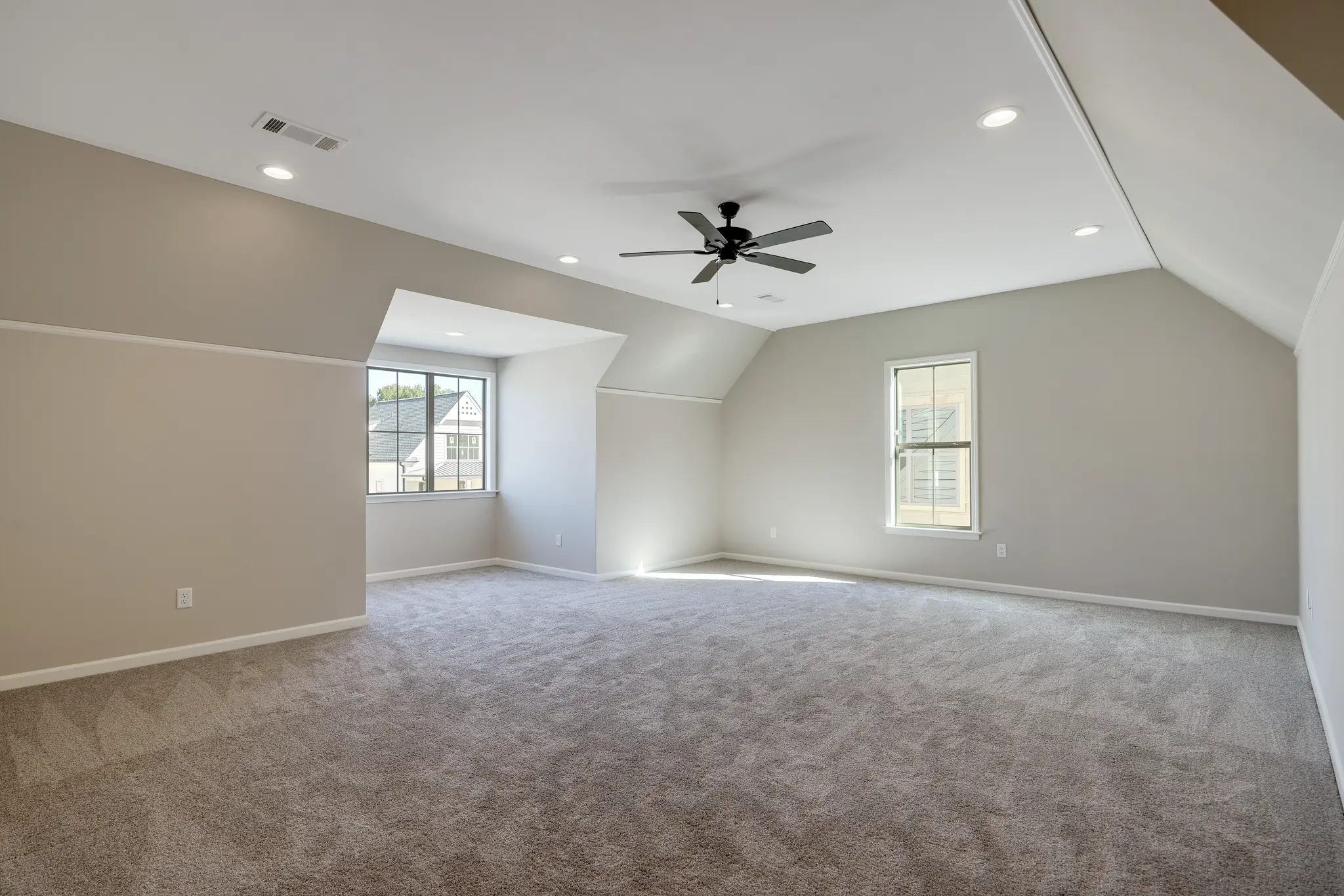 Classic Magnolia - Interior Photo 16