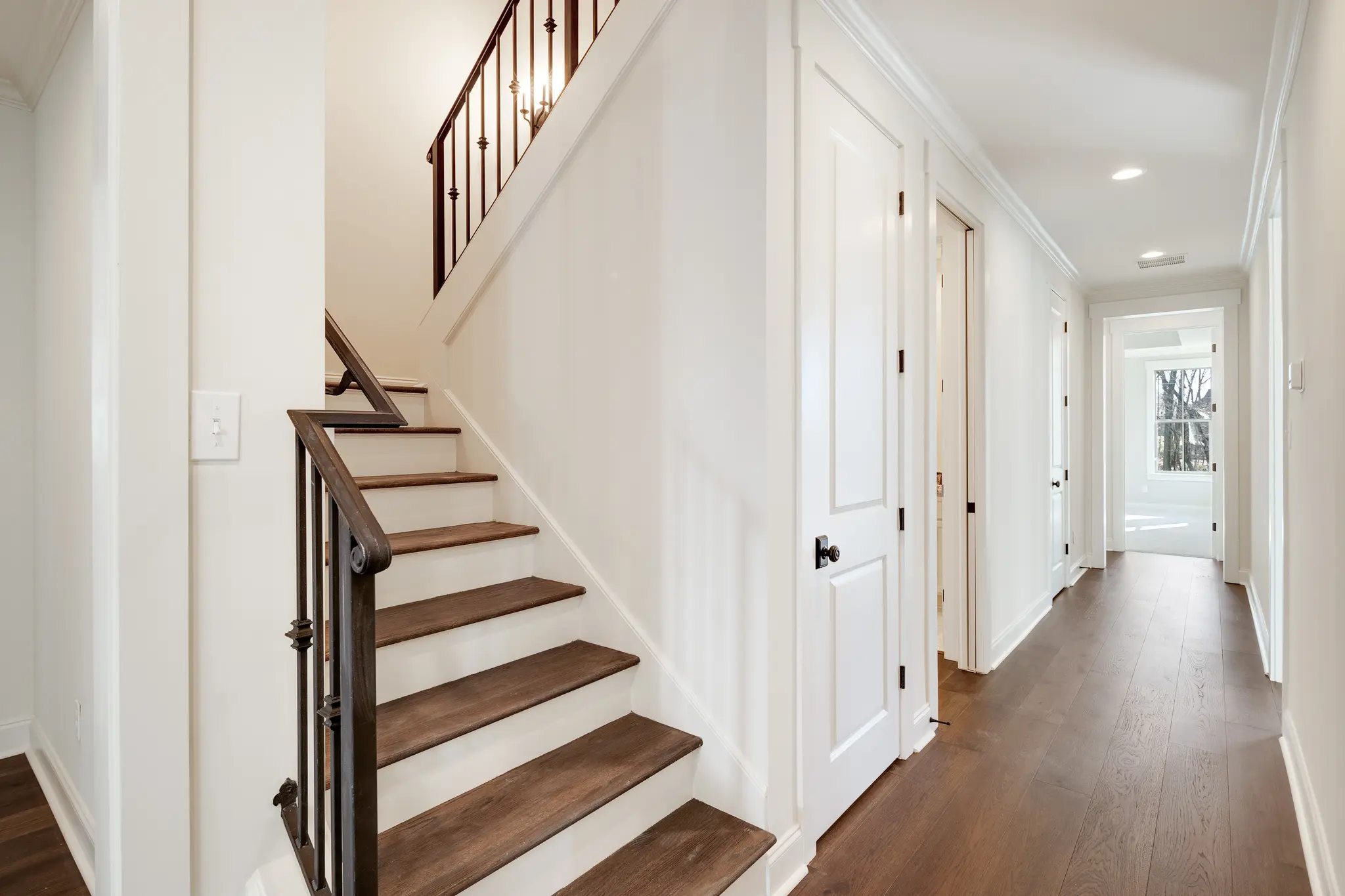 Reginald Manor - Interior Photo 11