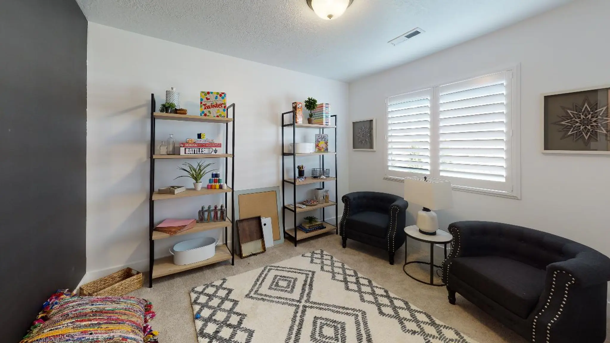 Avery - Interior Photo 11
