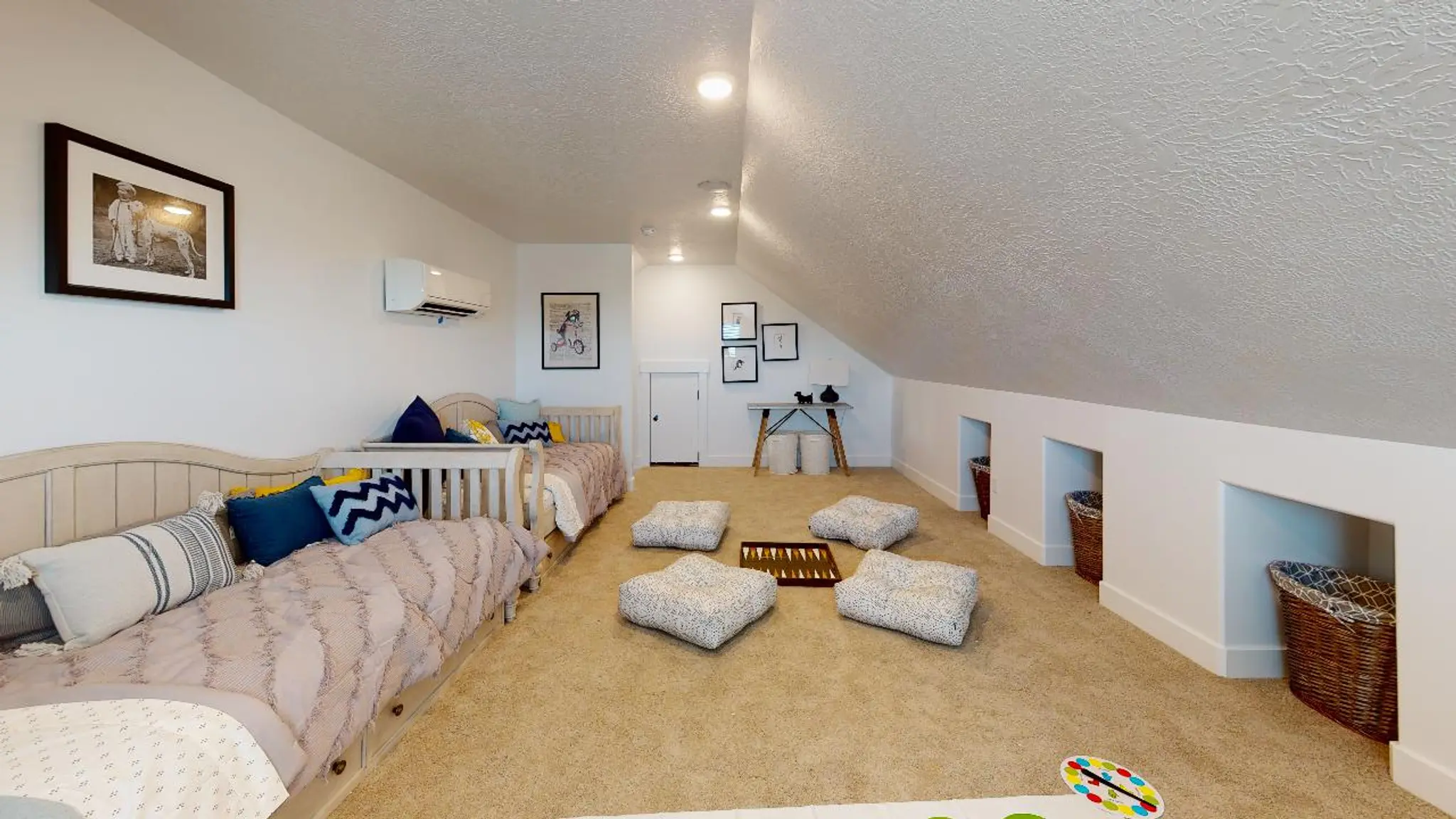 Avery - Interior Photo 10