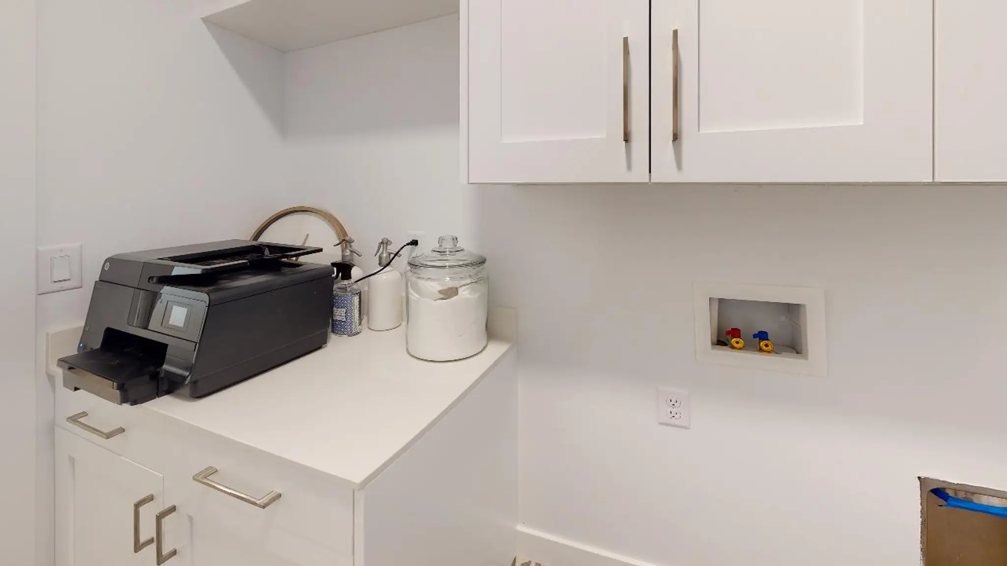 Avery - Interior Photo 8
