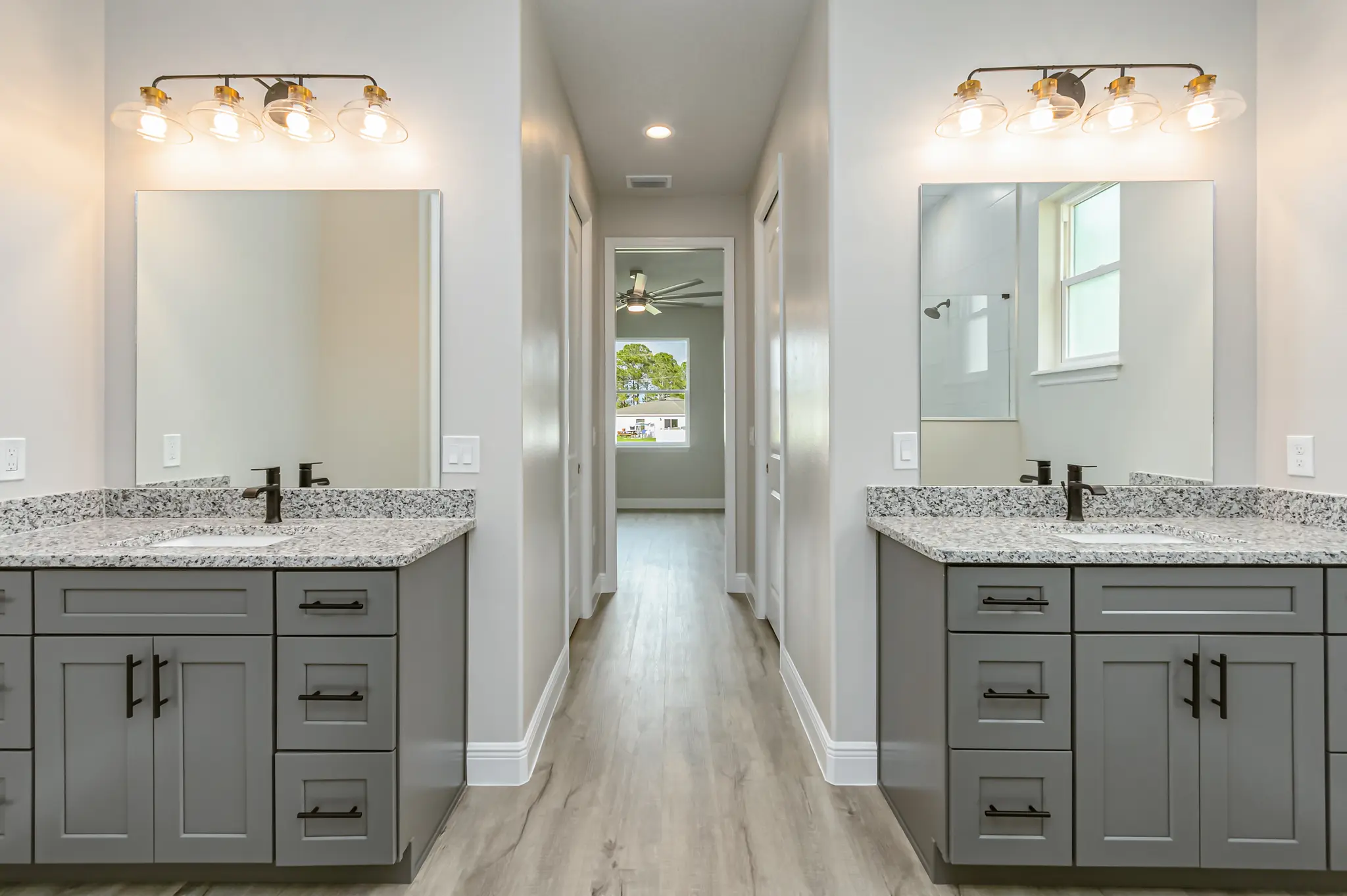 Master Bathrooms (1)_W4AjNZA5v5RkYxl8 - Thumbnail