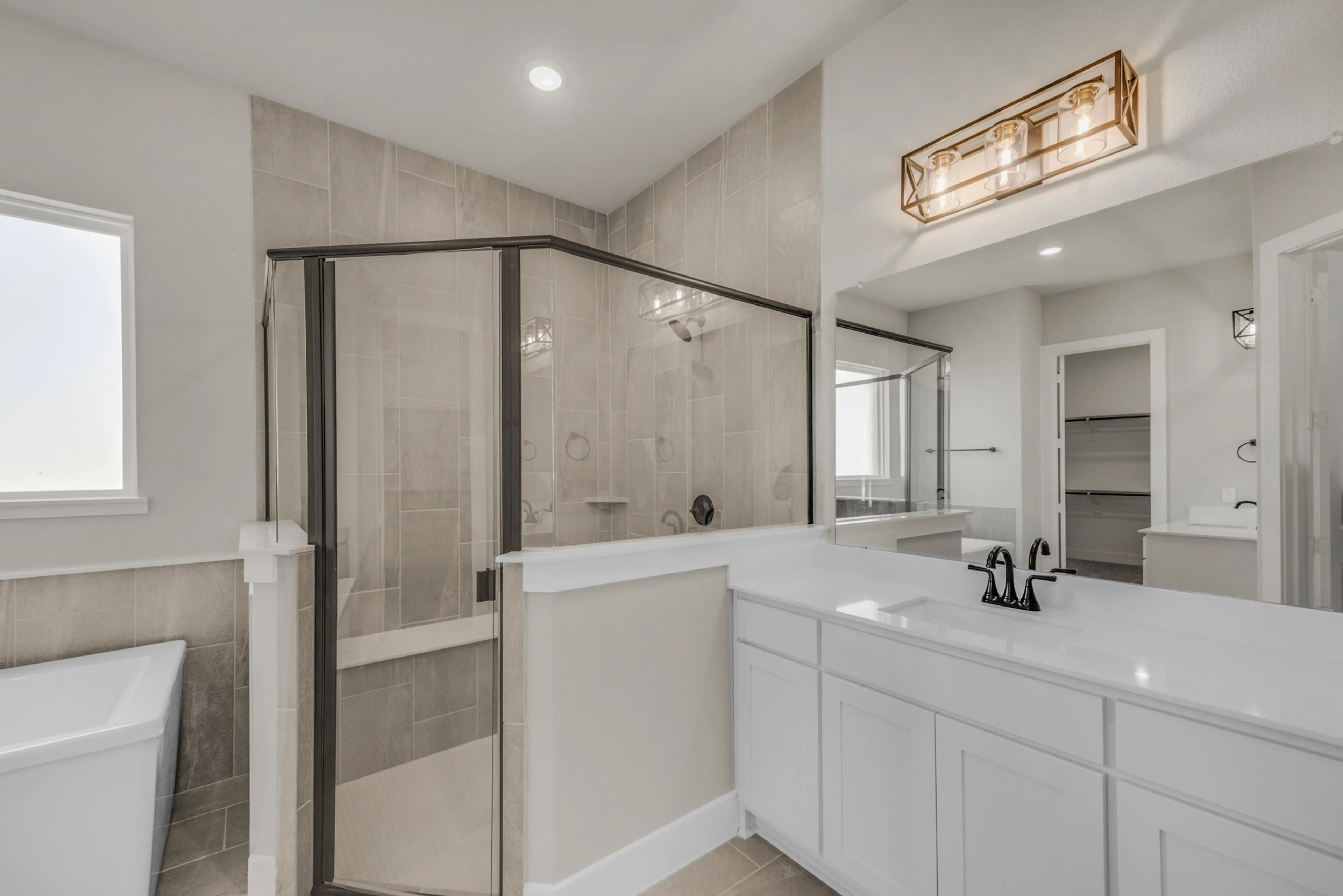 Slide - Bluebonnet Owner's Bath