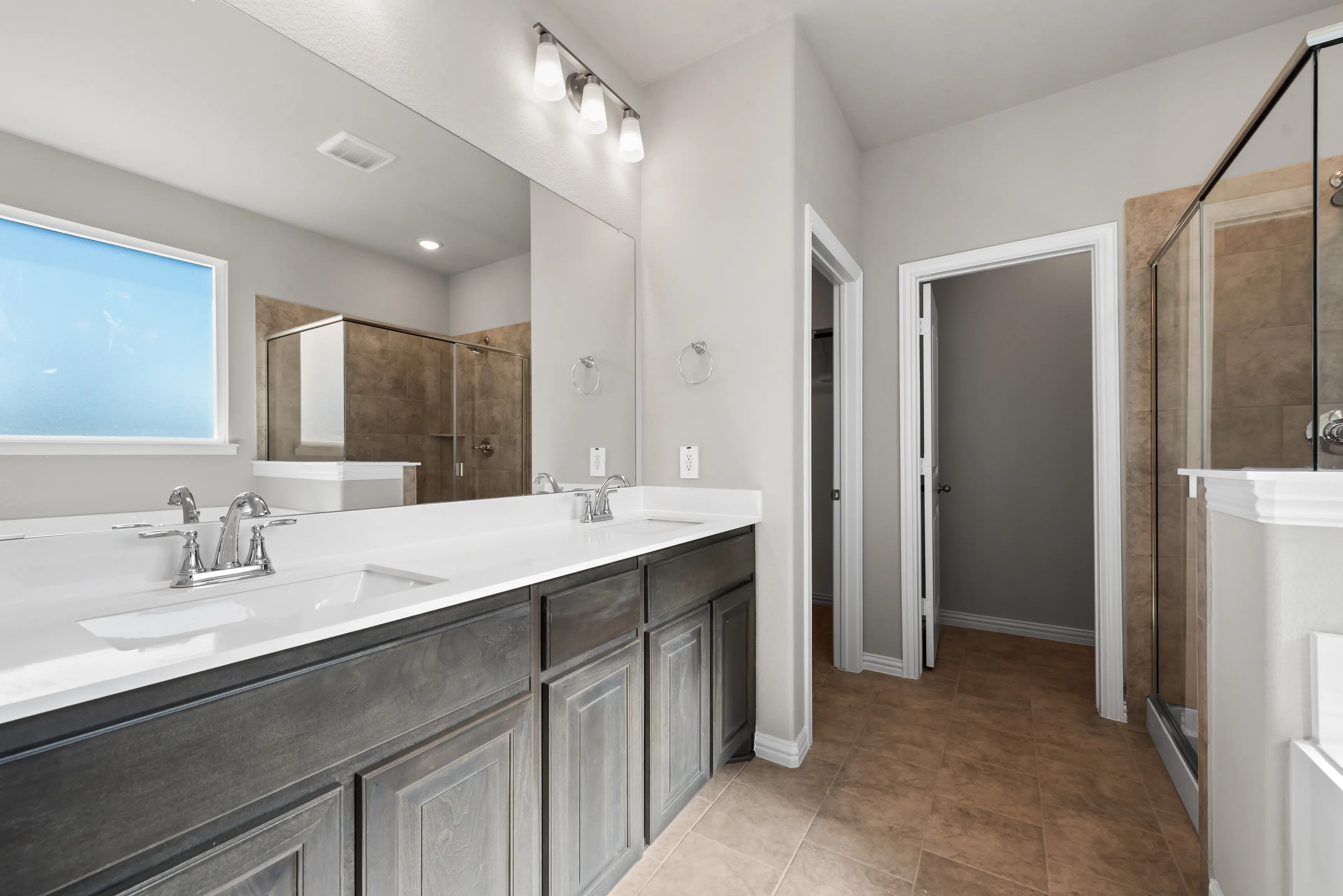 Slide - Caddo Owner's Bath