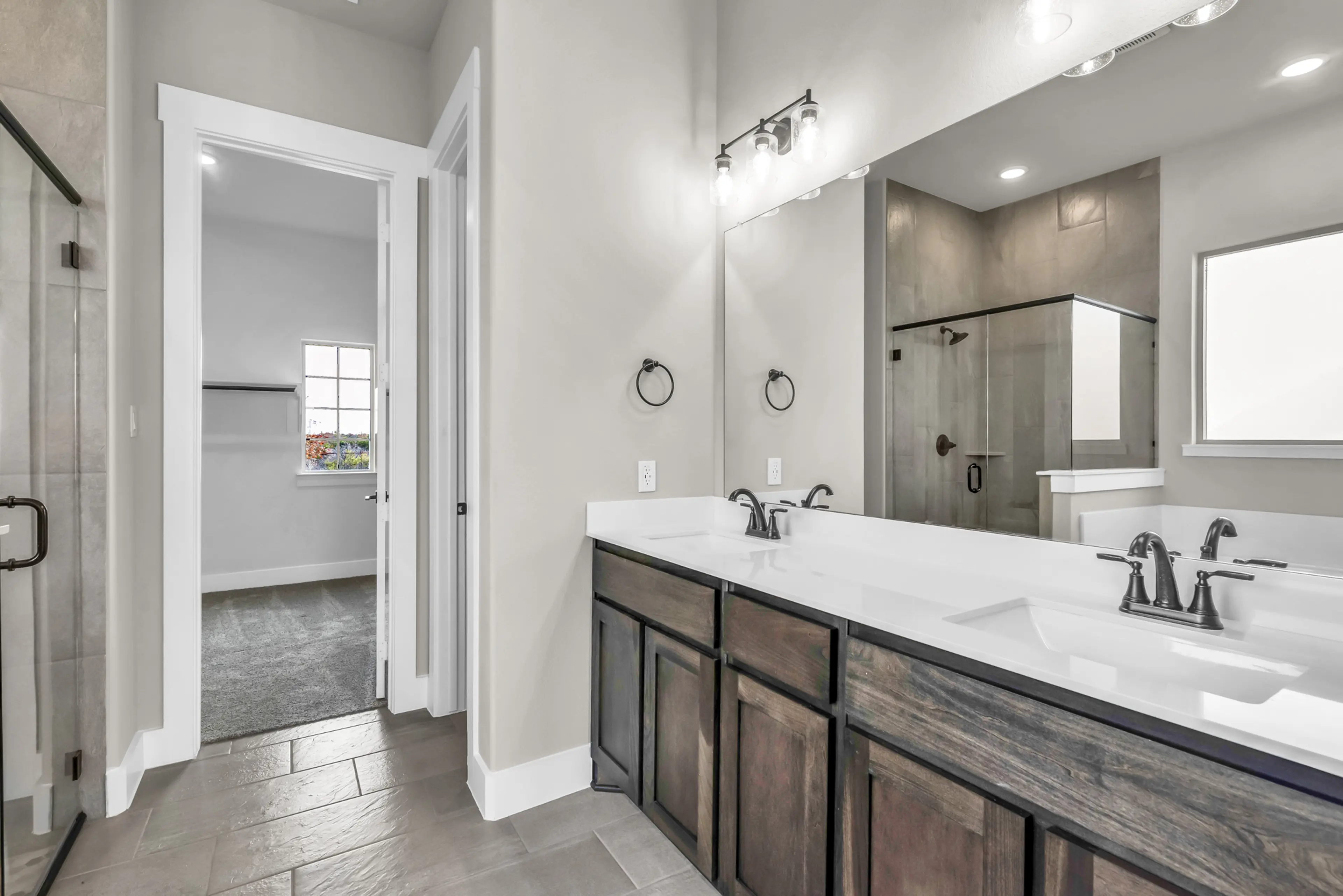 Slide - Frio Owner's Bath