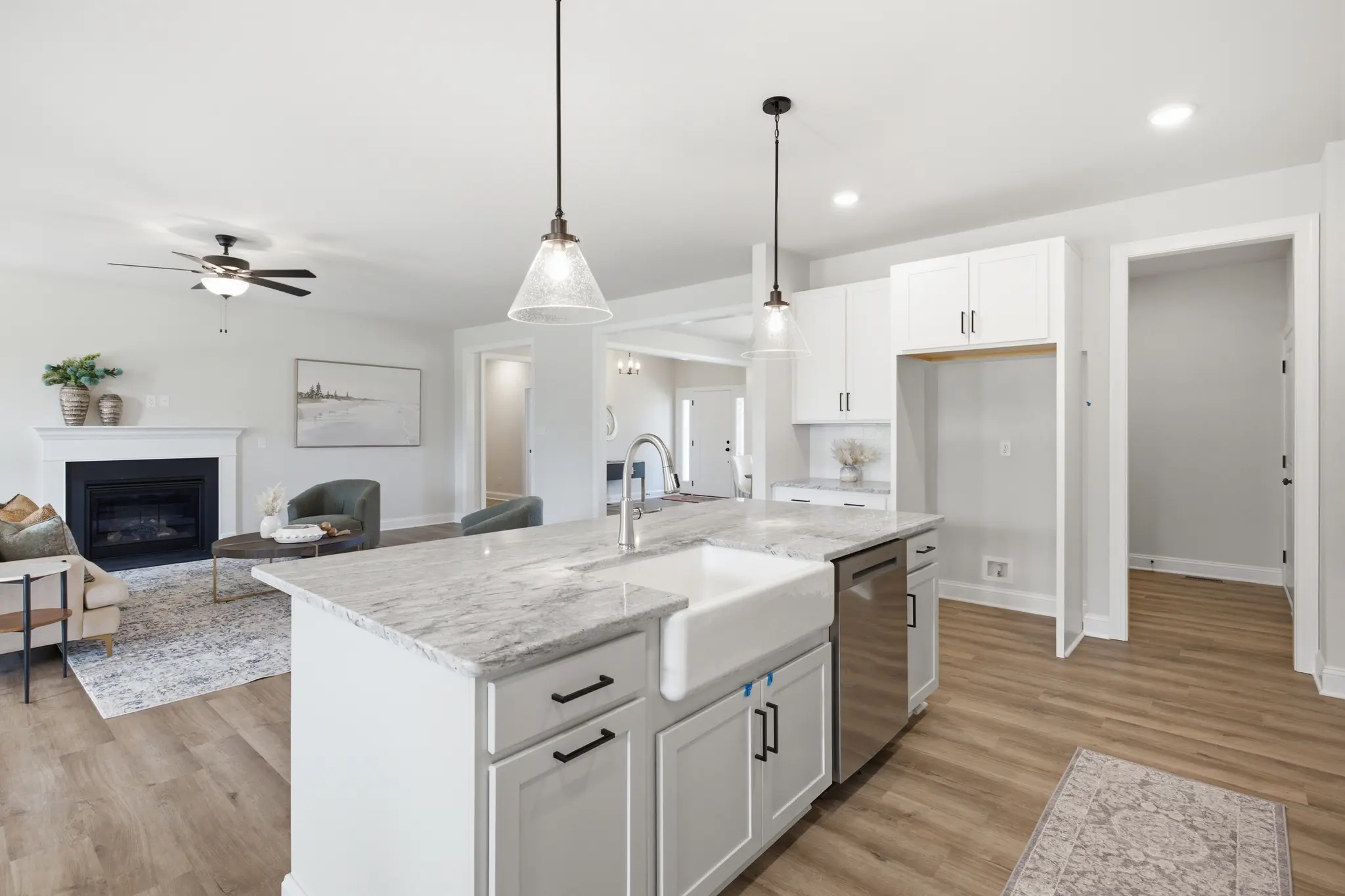 Windsor Kitchen, Family Room