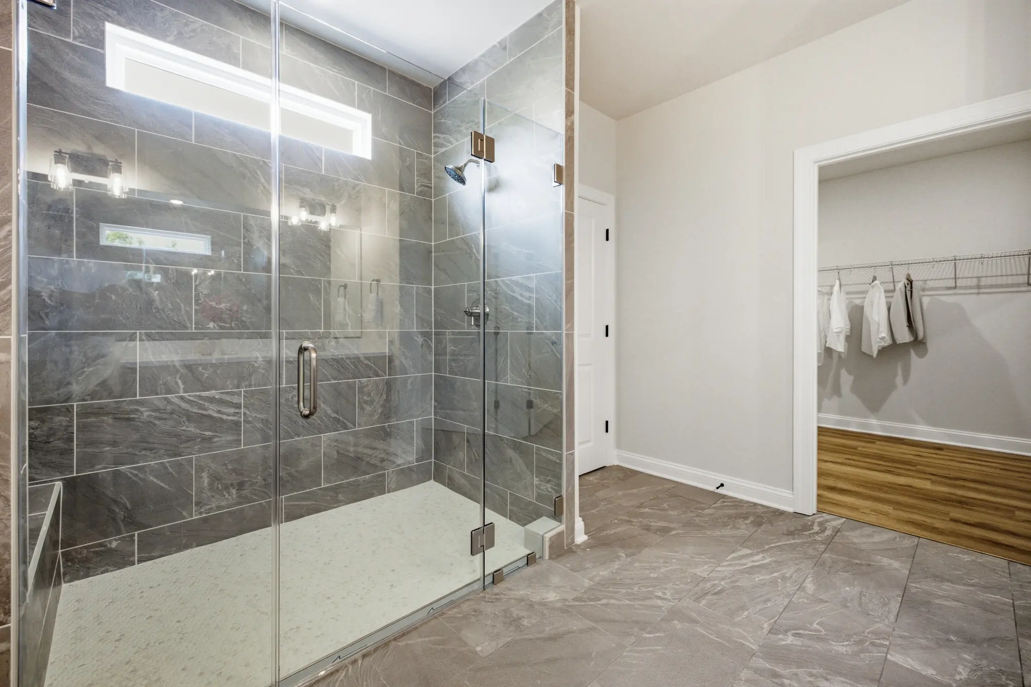 Windsor Primary Bathroom (Opt. Luxury Shower)