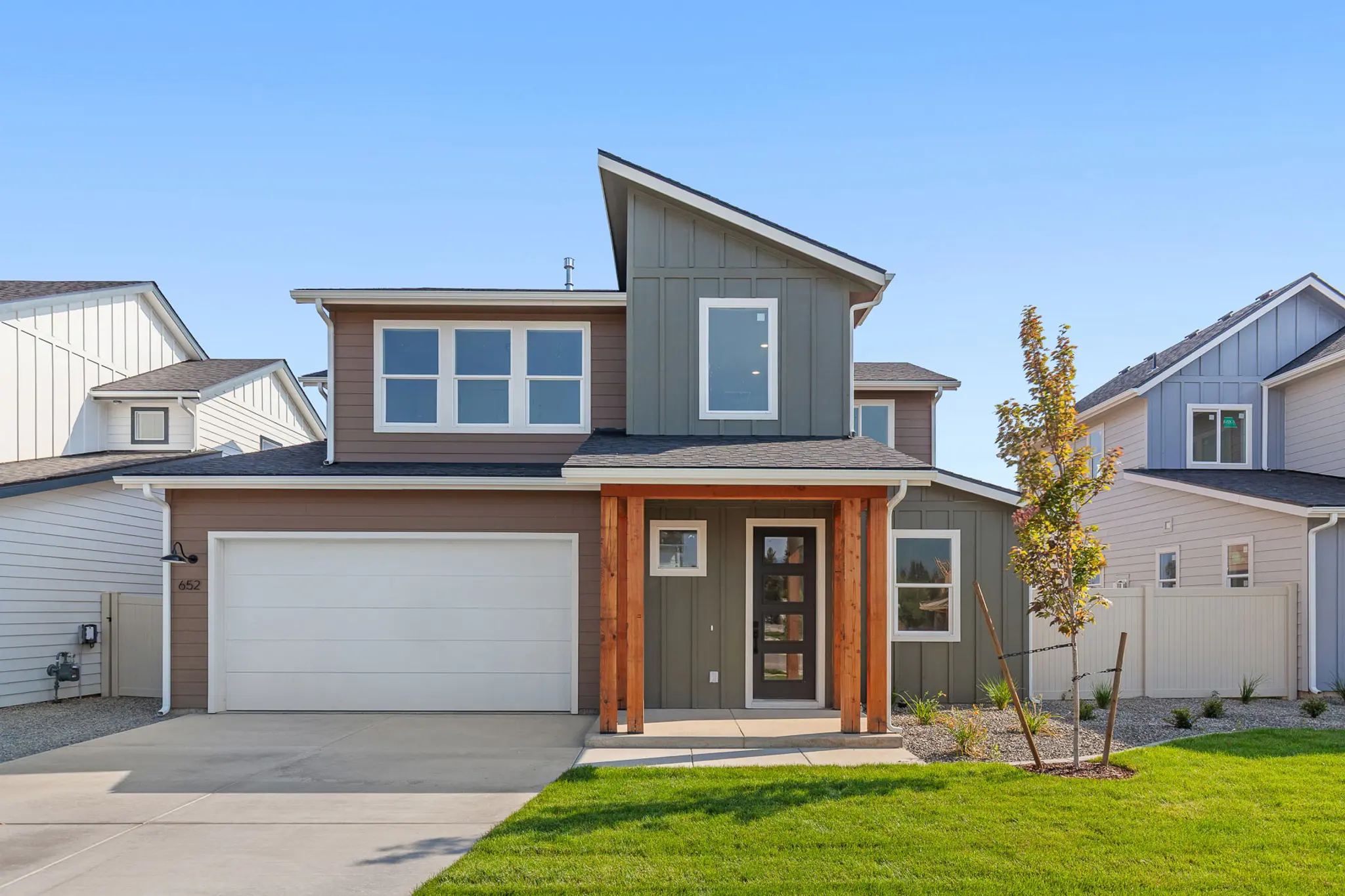 Thumbnail - 652 Moscow St.