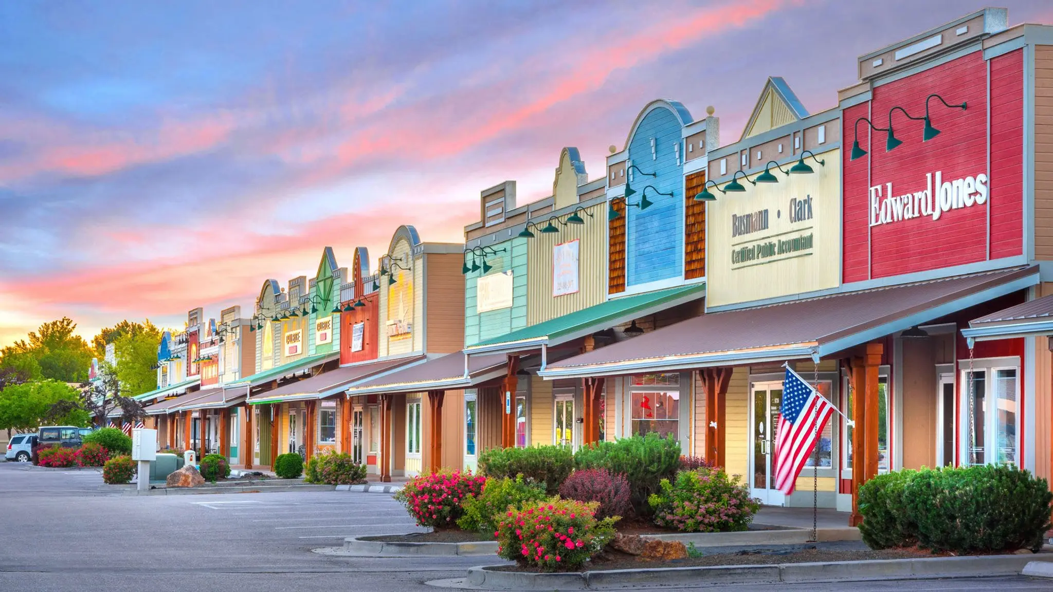 Thumbnail: Small-Town Feel, Close to Eagle