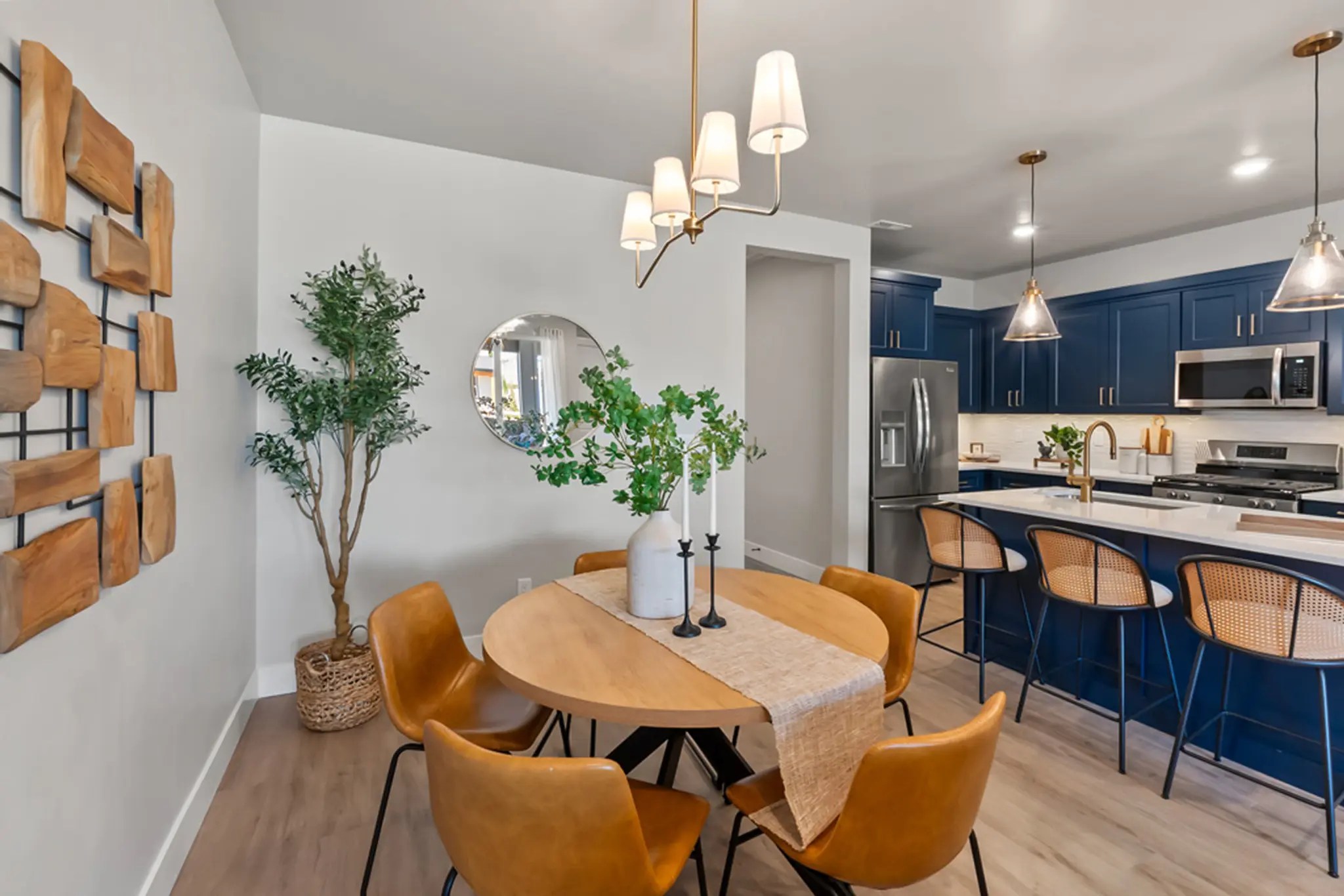 Bluebird - Interior Photo 13