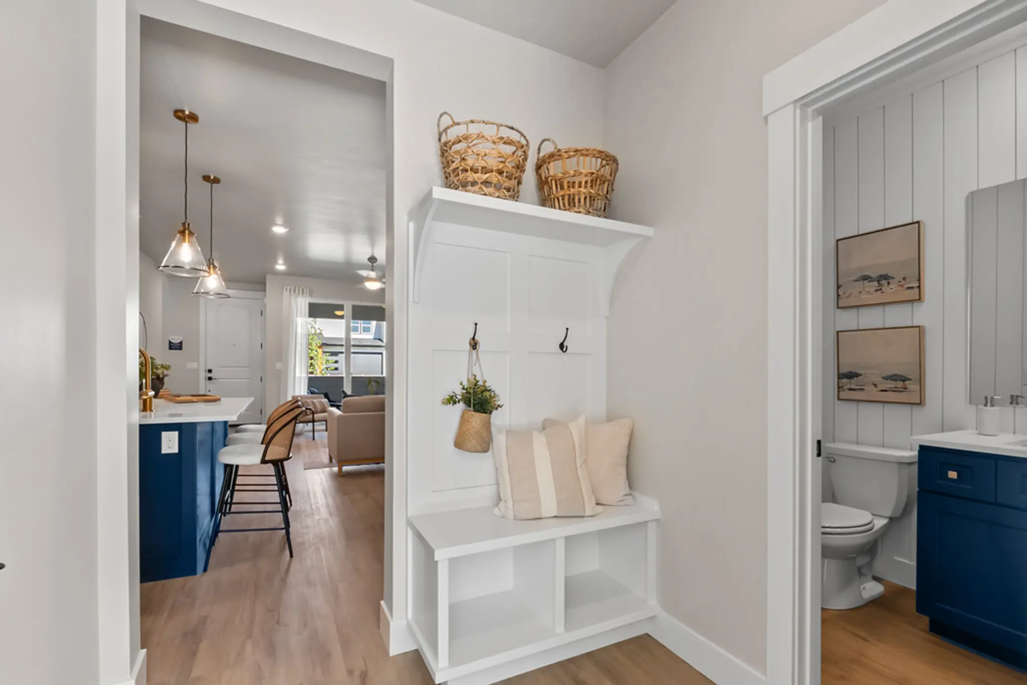 Bluebird - Interior Photo 14