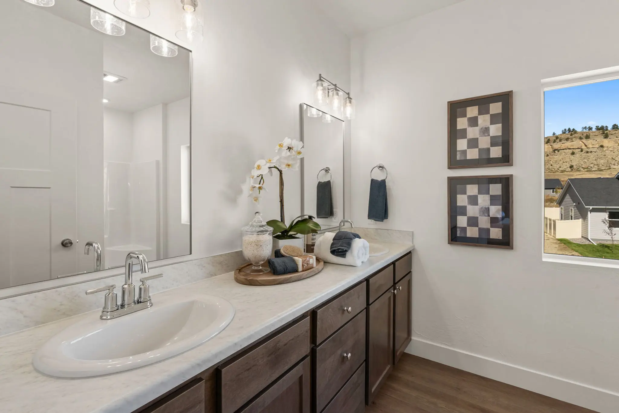 Granite - Interior Photo 42