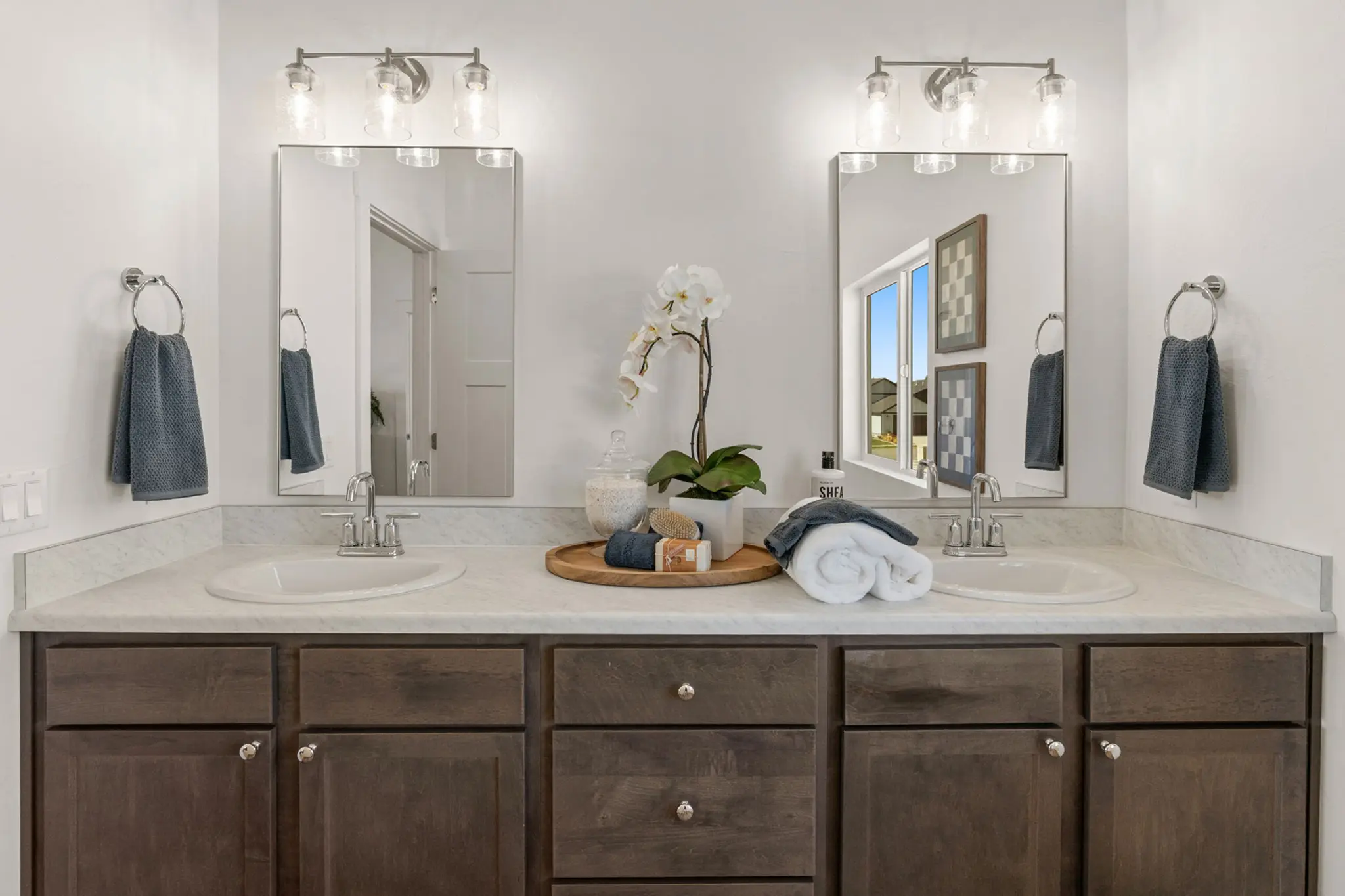 Granite - Interior Photo 44