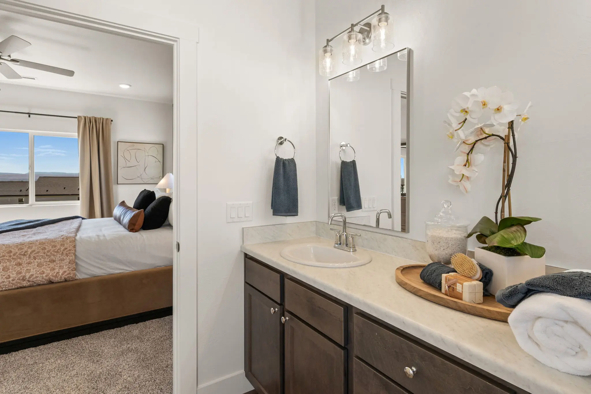 Granite - Interior Photo 31