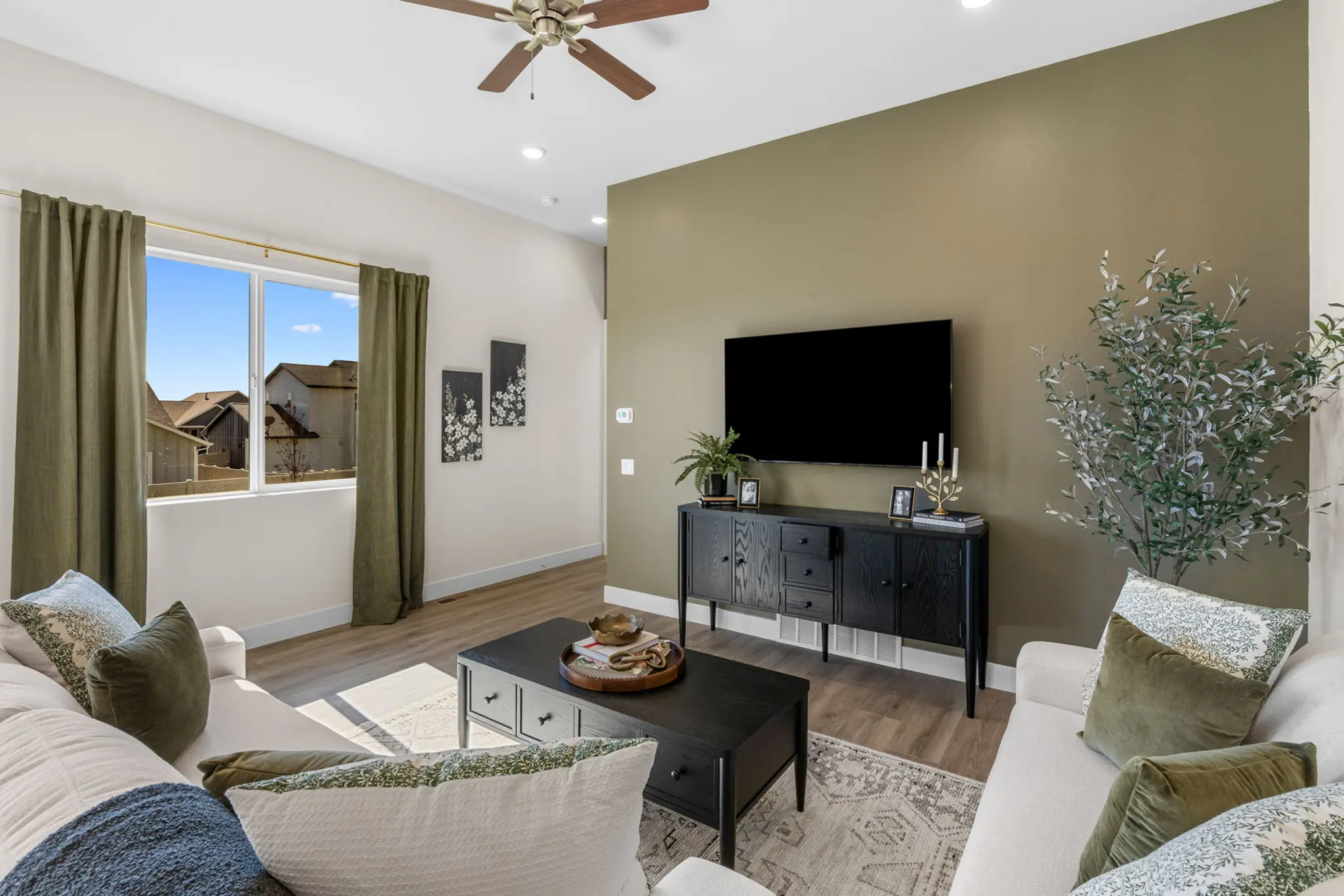 Torrey - Interior Photo 6