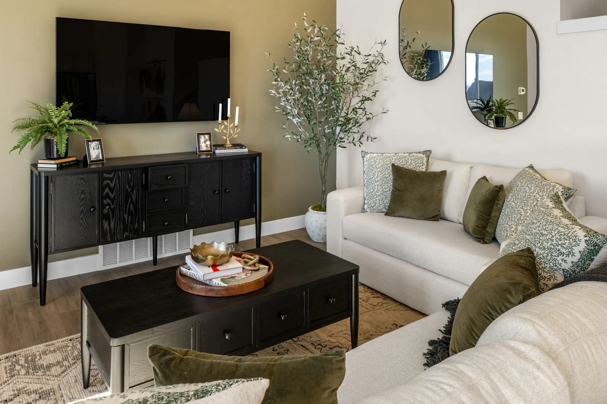 Torrey - Interior Photo 7