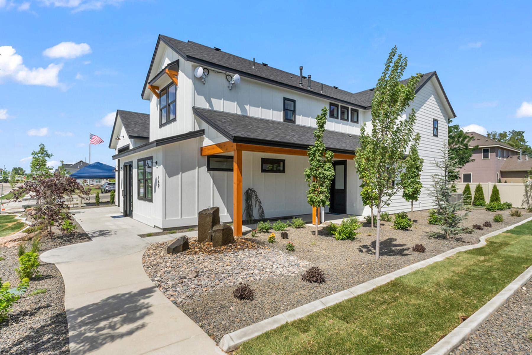 Thumbnail - 221 S. Turner Ave