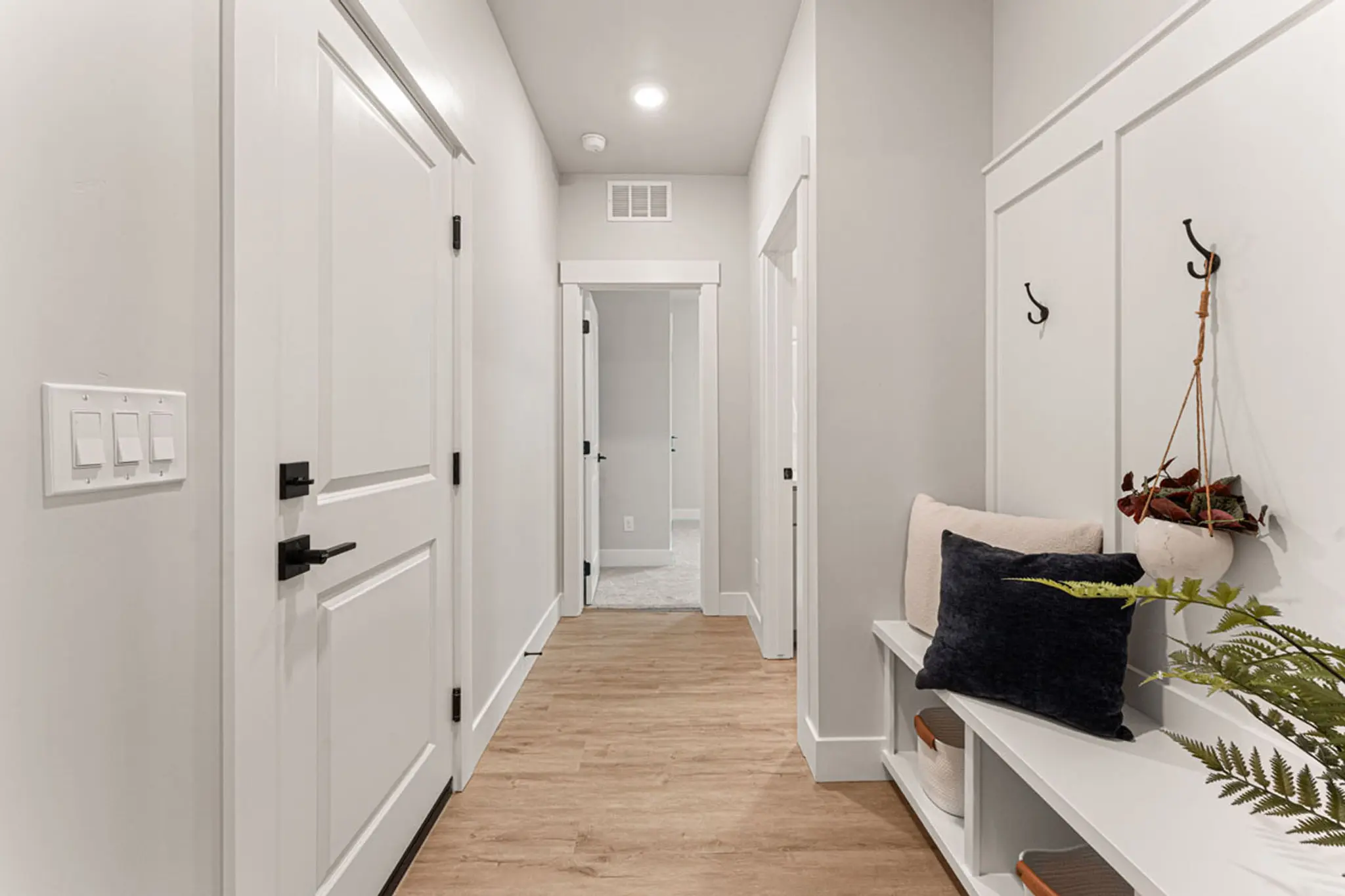 Eagle - Interior Photo 18