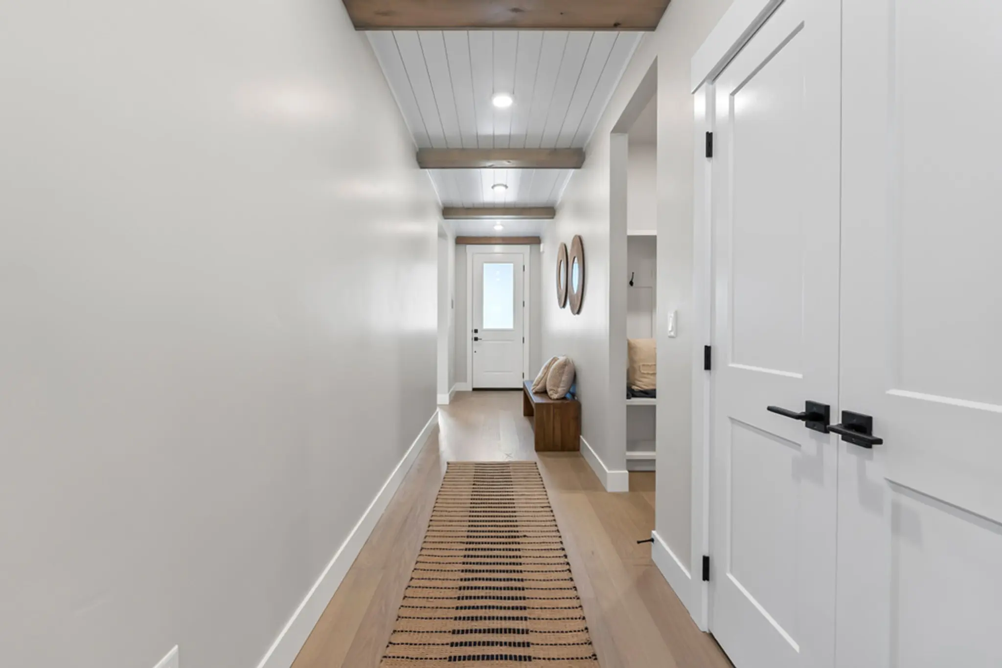 Hawk - Interior Photo 8