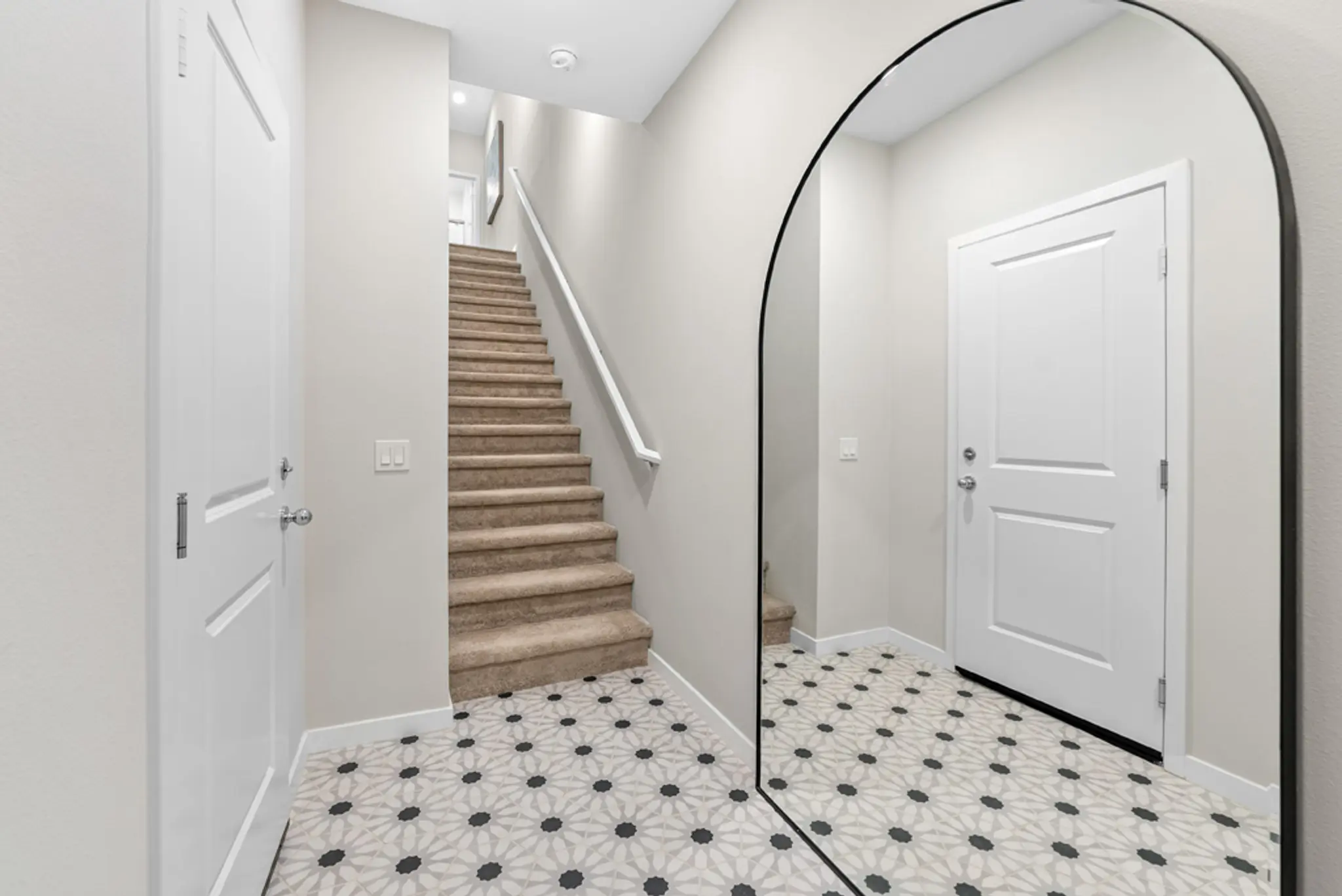 Unit 2 - Valley Villas - Interior Photo 2