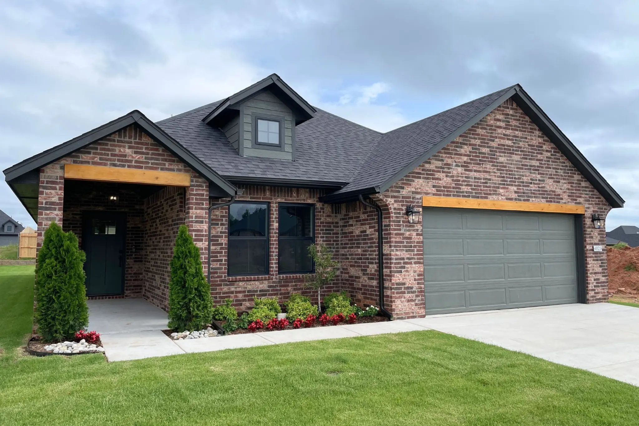 Thumbnail - 4825 Sundowner Ln