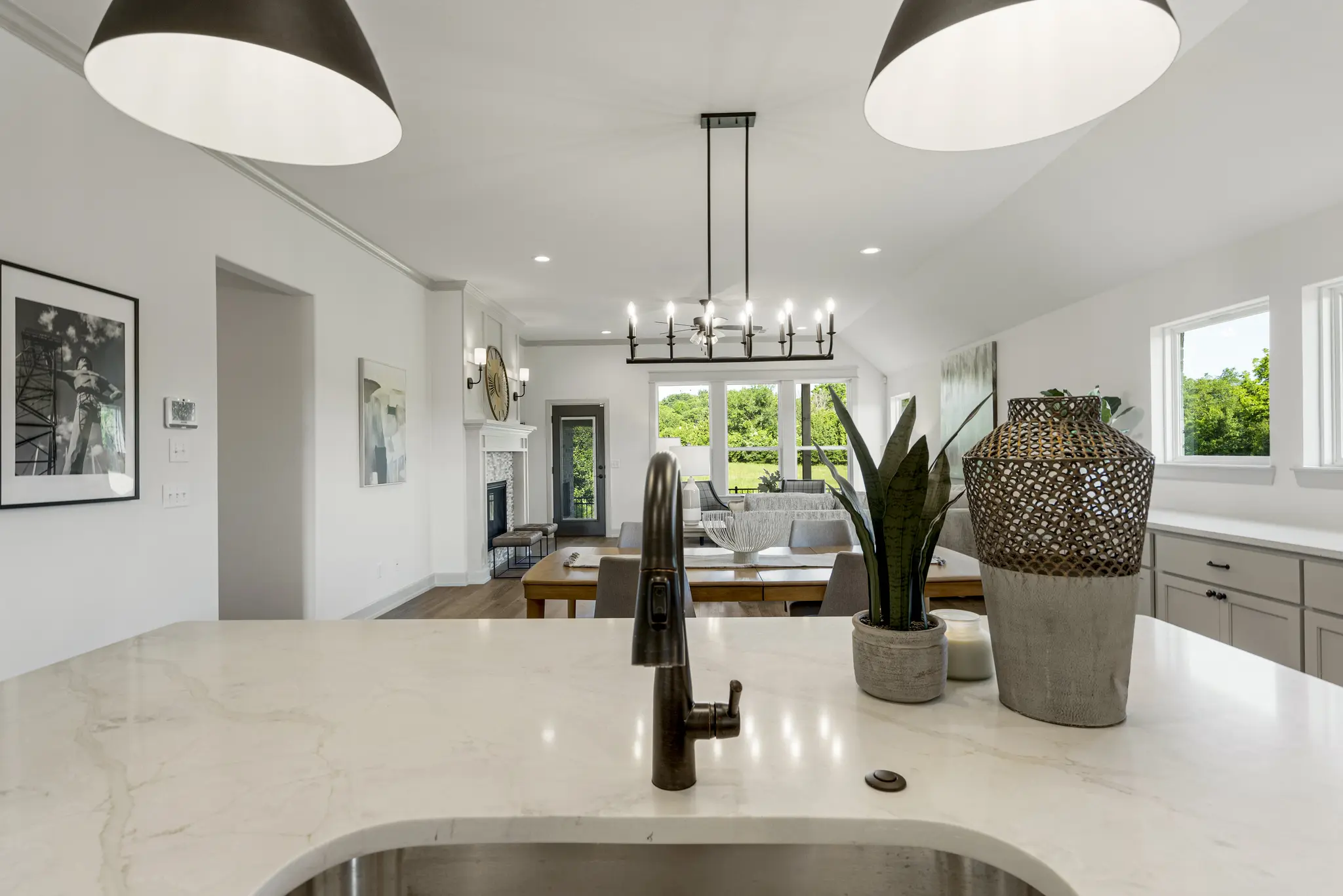Juniper - Interior Photo 14