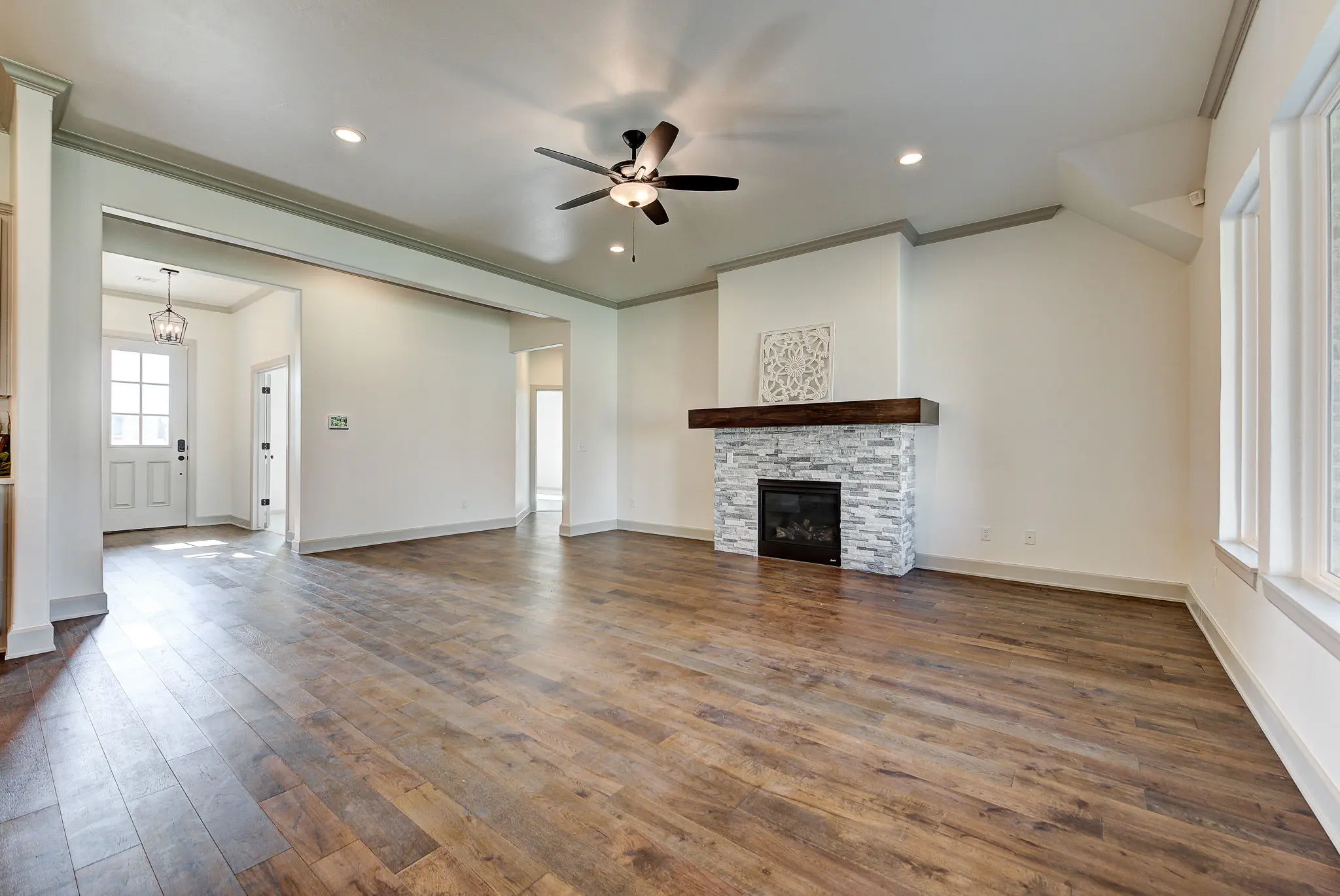 New Haven - Interior Photo 12