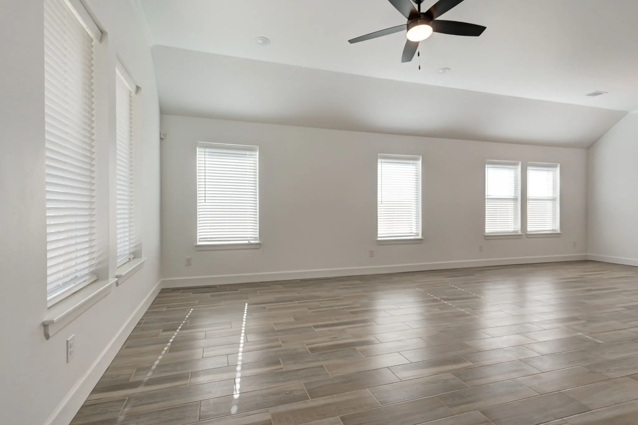 Boston - Interior Photo 9