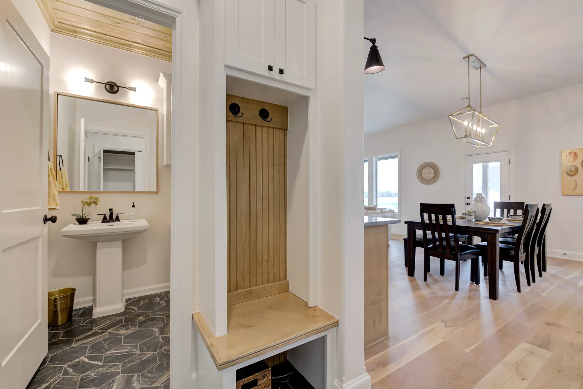 Cape Anne - Interior Photo 19