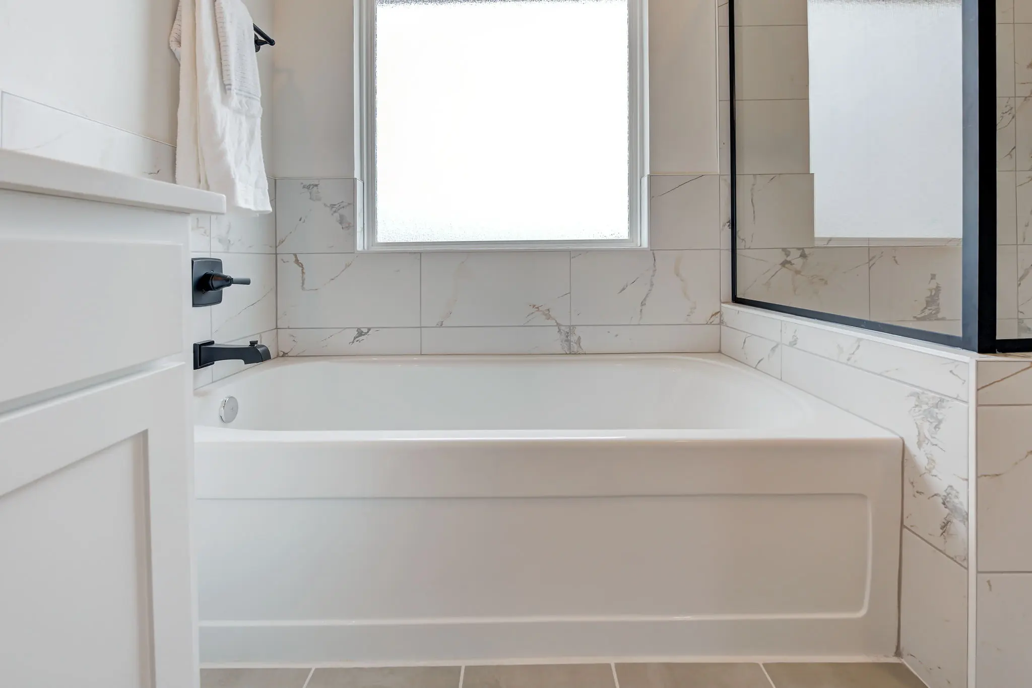 Cape Anne - Interior Photo 27