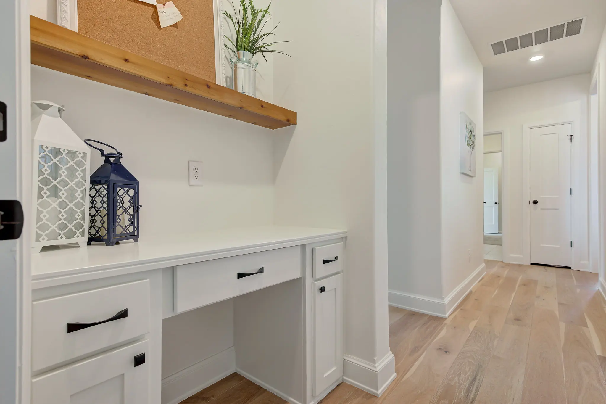 Cape Anne - Interior Photo 35