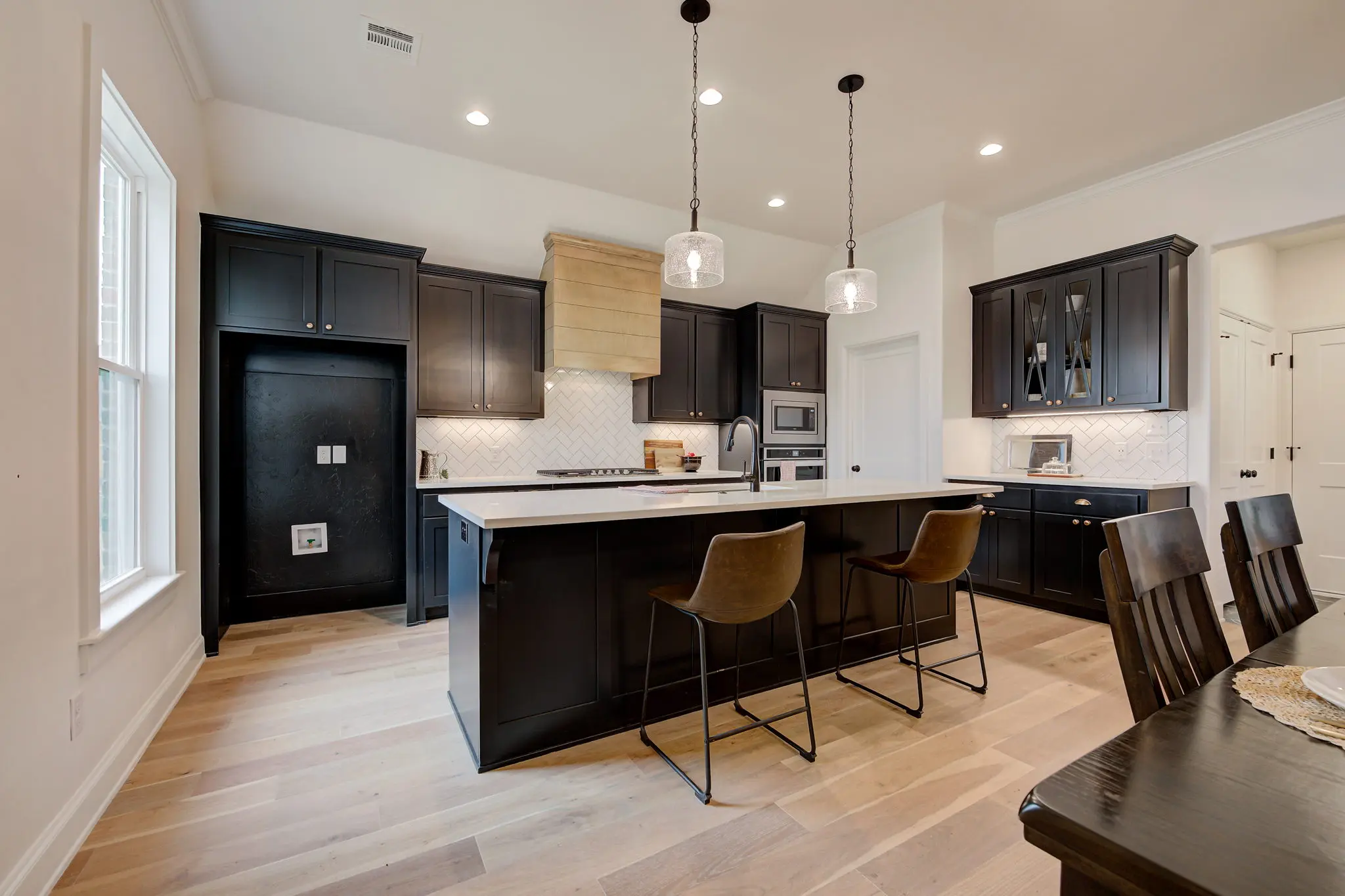 Cape Anne - Interior Photo 13