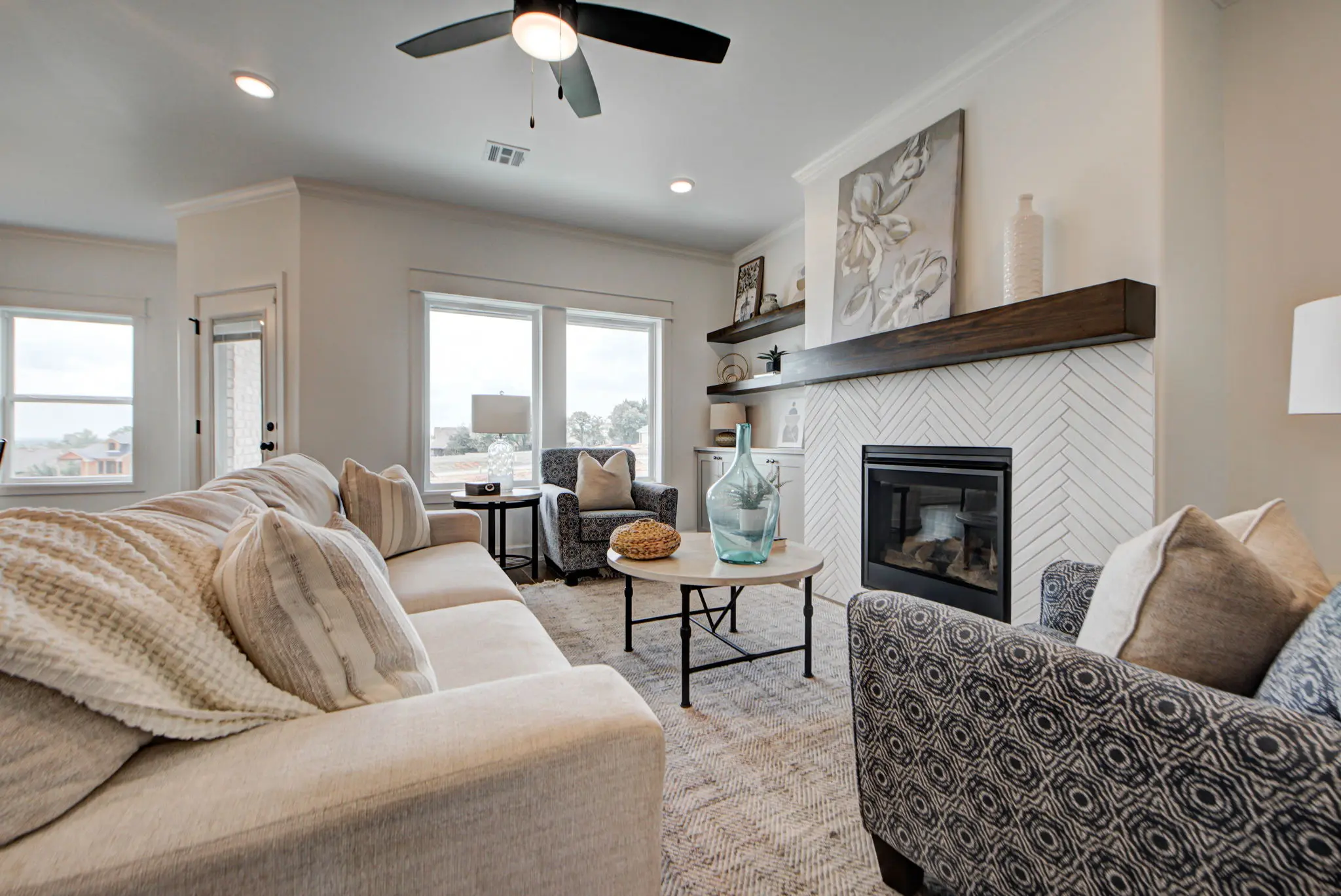Plum Beach - Interior Photo 8